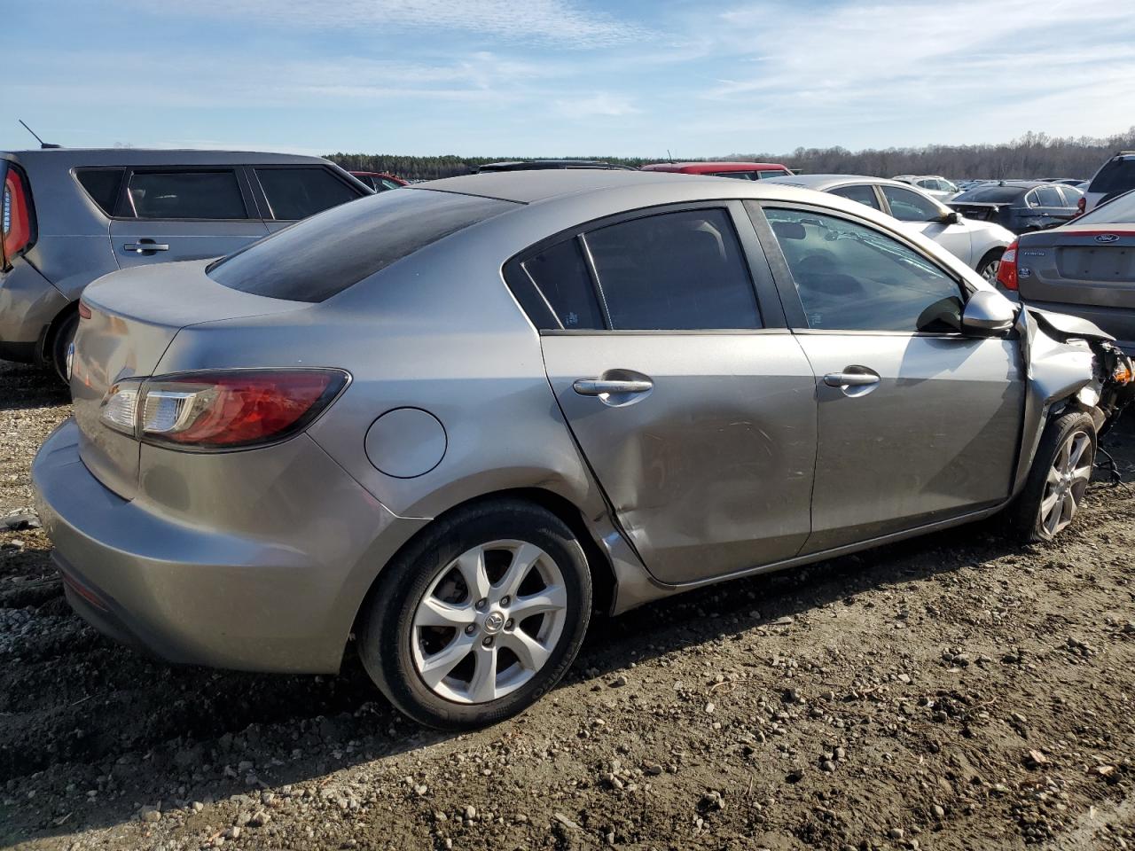 Photo 2 VIN: JM1BL1SF7A1351247 - MAZDA 3 