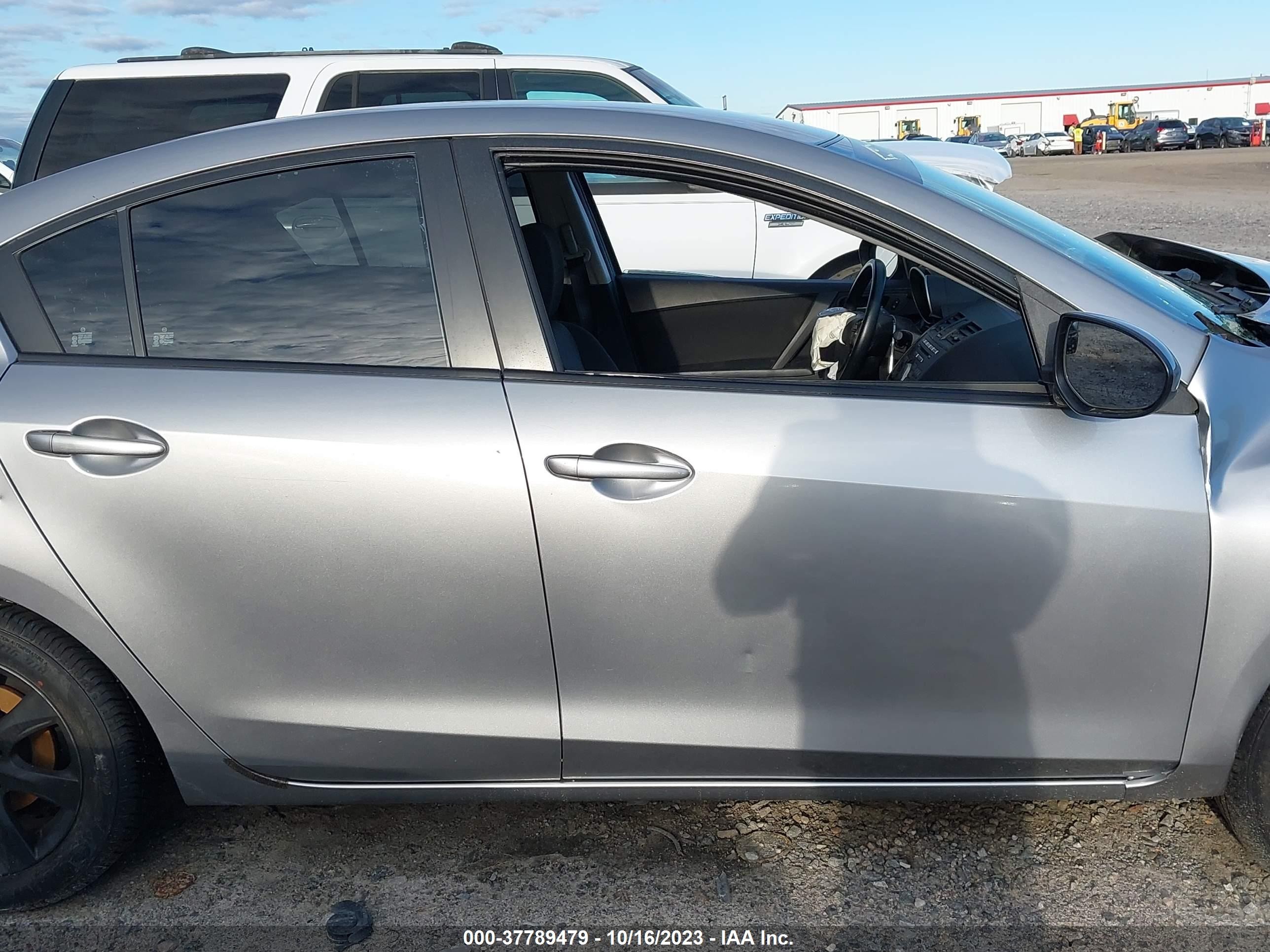 Photo 13 VIN: JM1BL1SF8A1183845 - MAZDA 3 