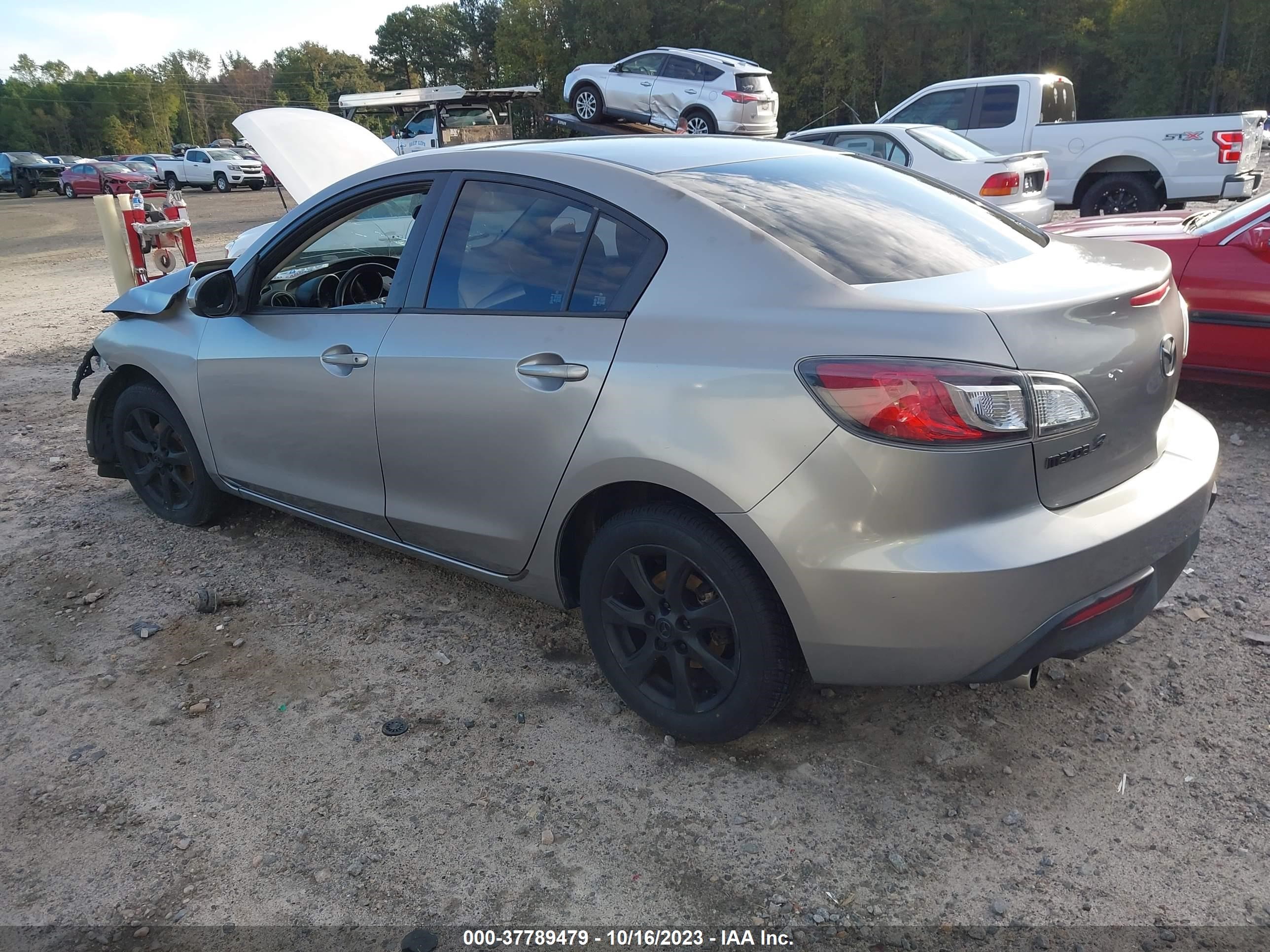 Photo 2 VIN: JM1BL1SF8A1183845 - MAZDA 3 