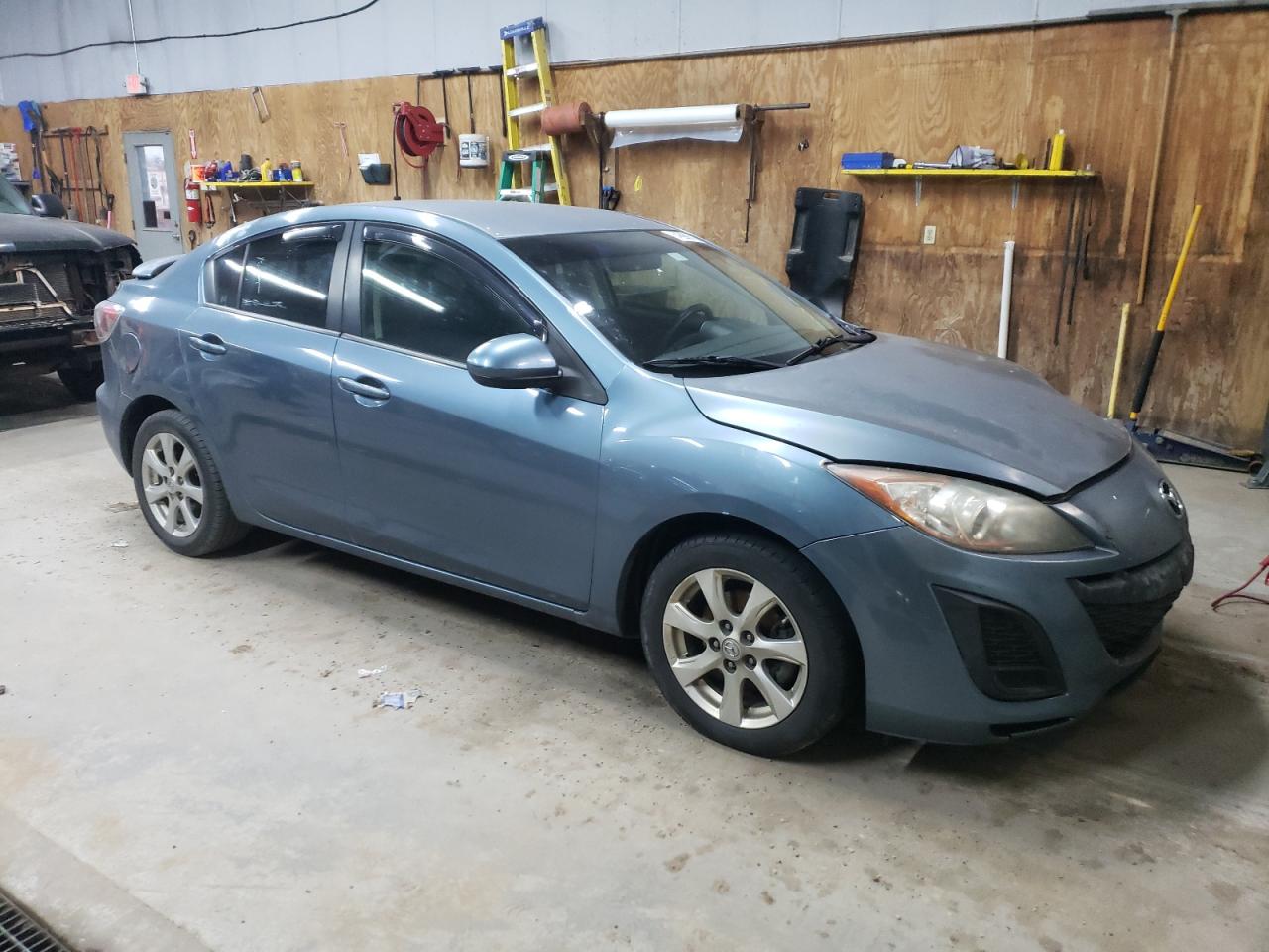 Photo 3 VIN: JM1BL1SF8A1255031 - MAZDA 3 