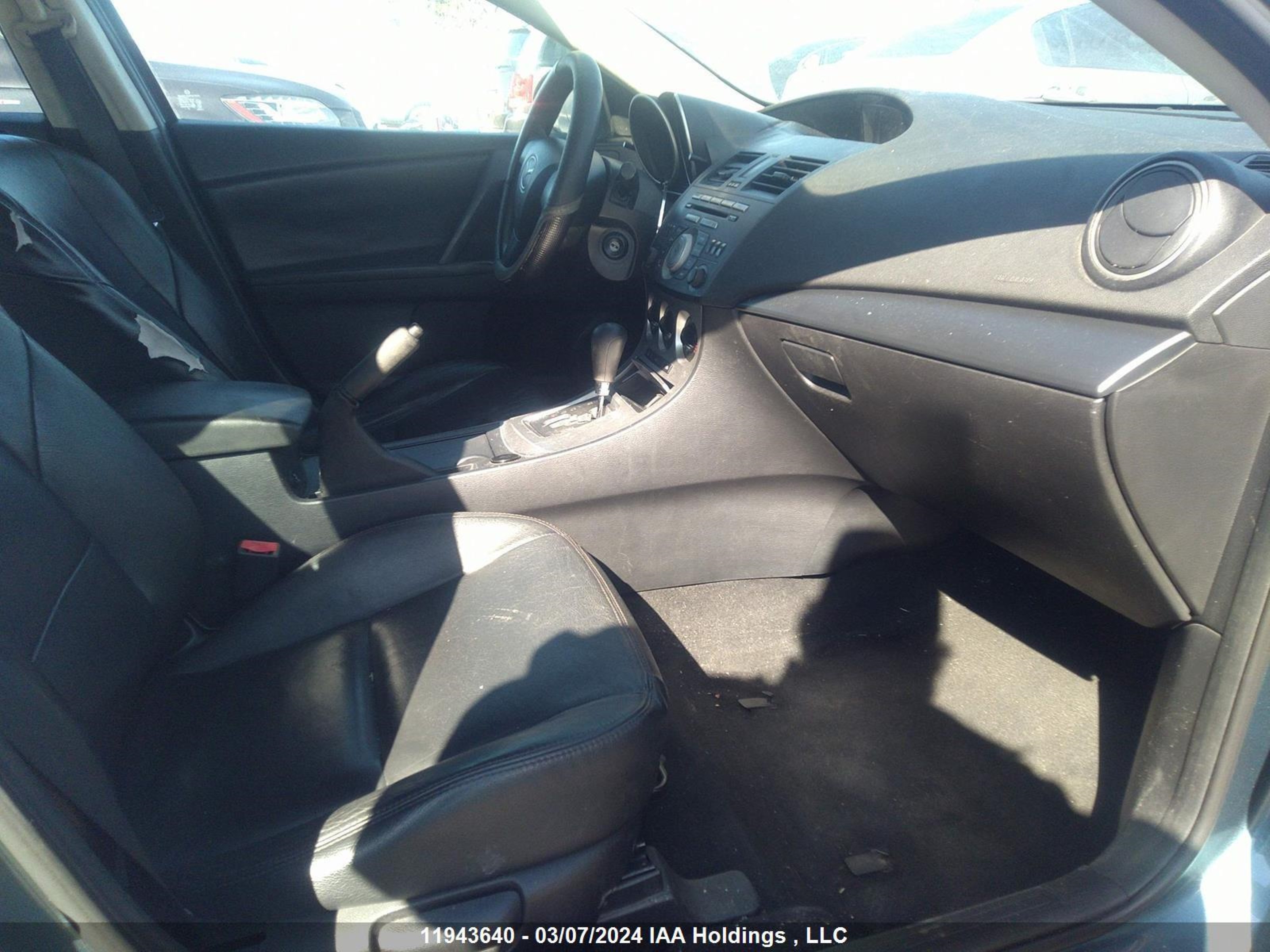 Photo 4 VIN: JM1BL1SF9A1119751 - MAZDA 3 