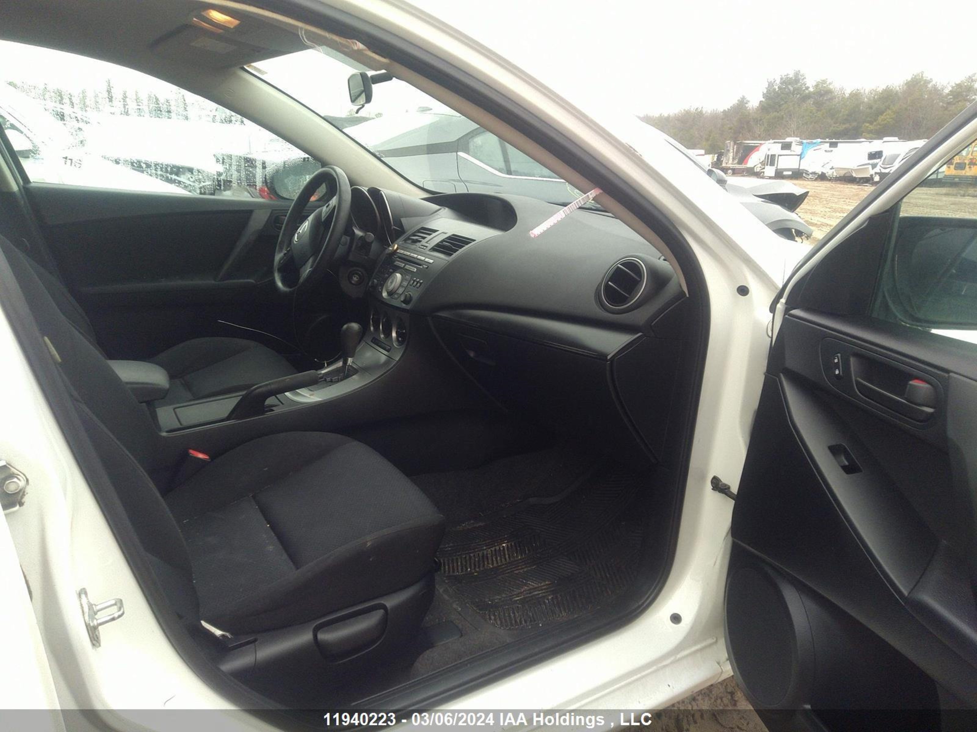 Photo 4 VIN: JM1BL1SFXA1353557 - MAZDA 3 