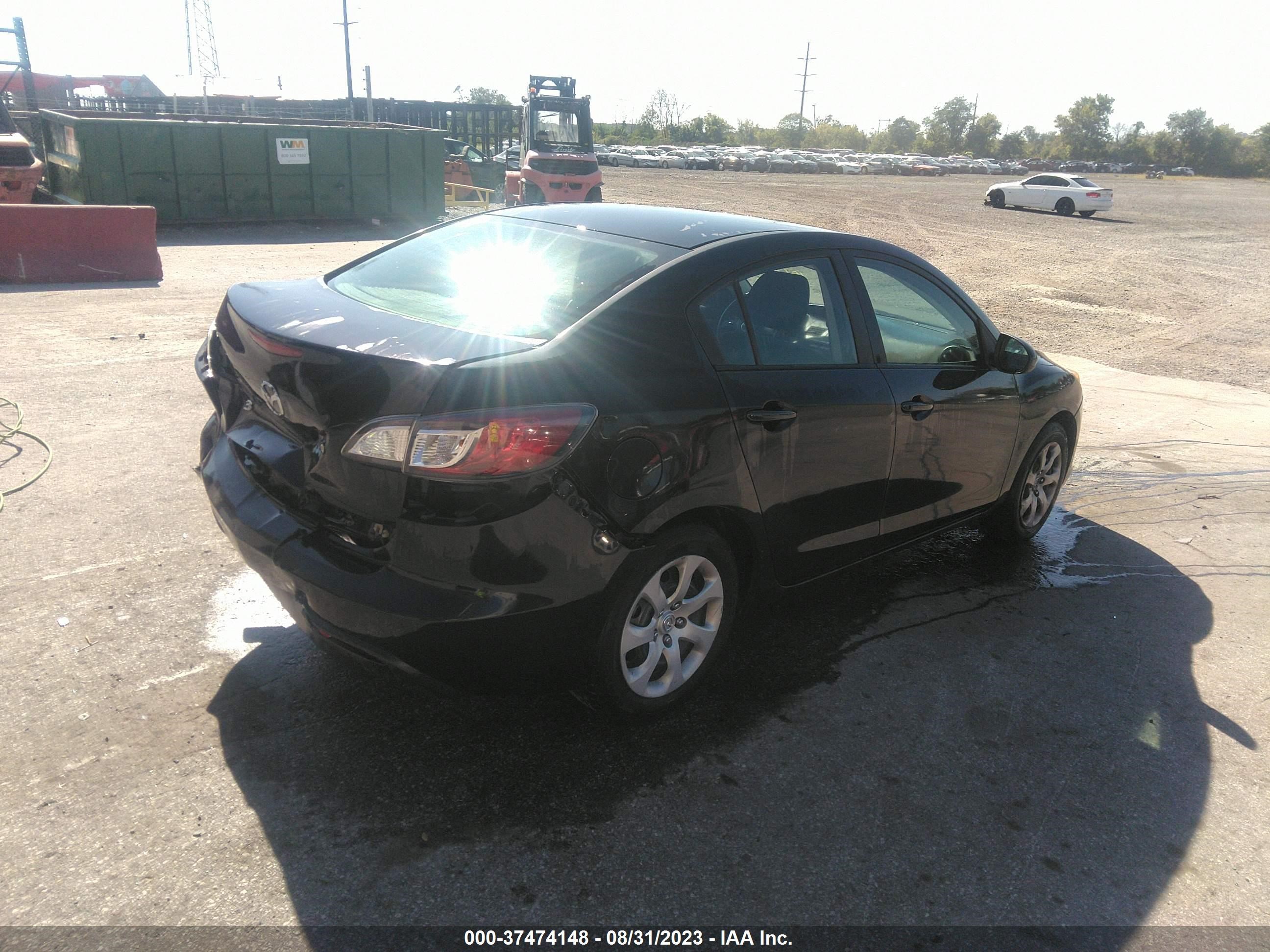 Photo 3 VIN: JM1BL1SG0A1156910 - MAZDA 3 