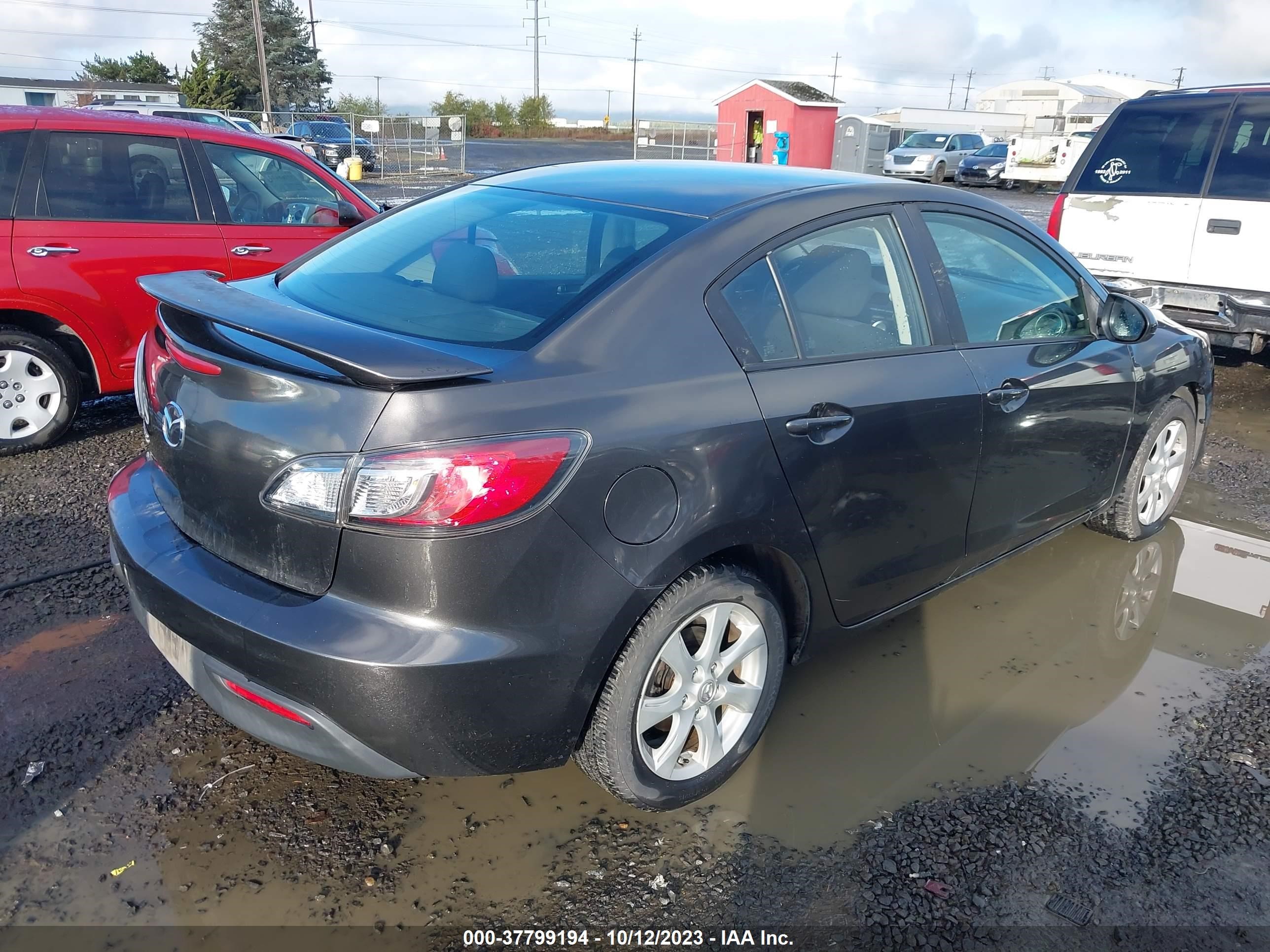 Photo 3 VIN: JM1BL1SG1A1233395 - MAZDA 3 