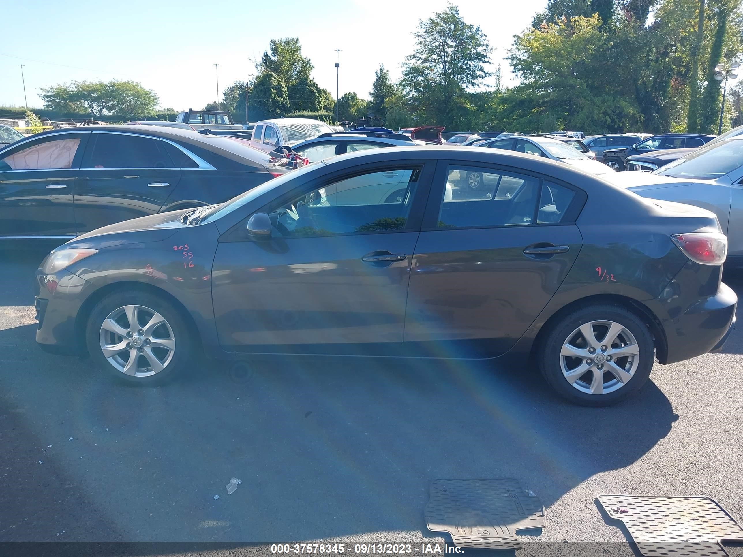 Photo 12 VIN: JM1BL1SG2A1133287 - MAZDA 3 