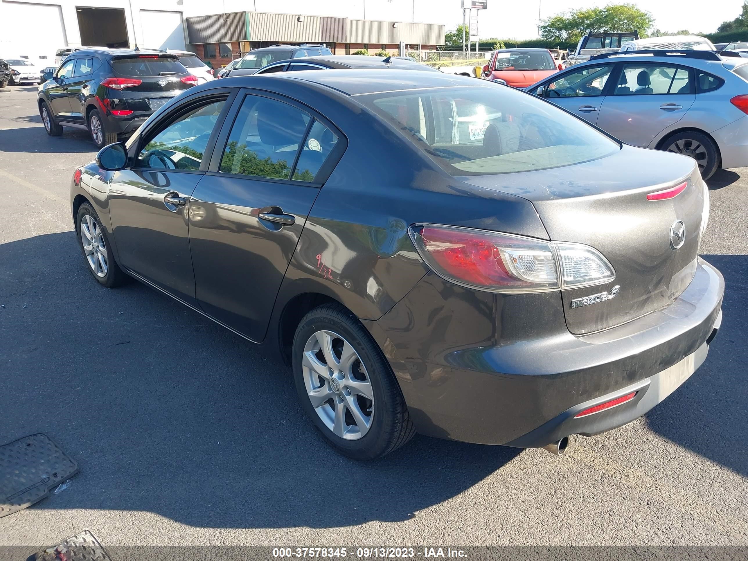 Photo 2 VIN: JM1BL1SG2A1133287 - MAZDA 3 