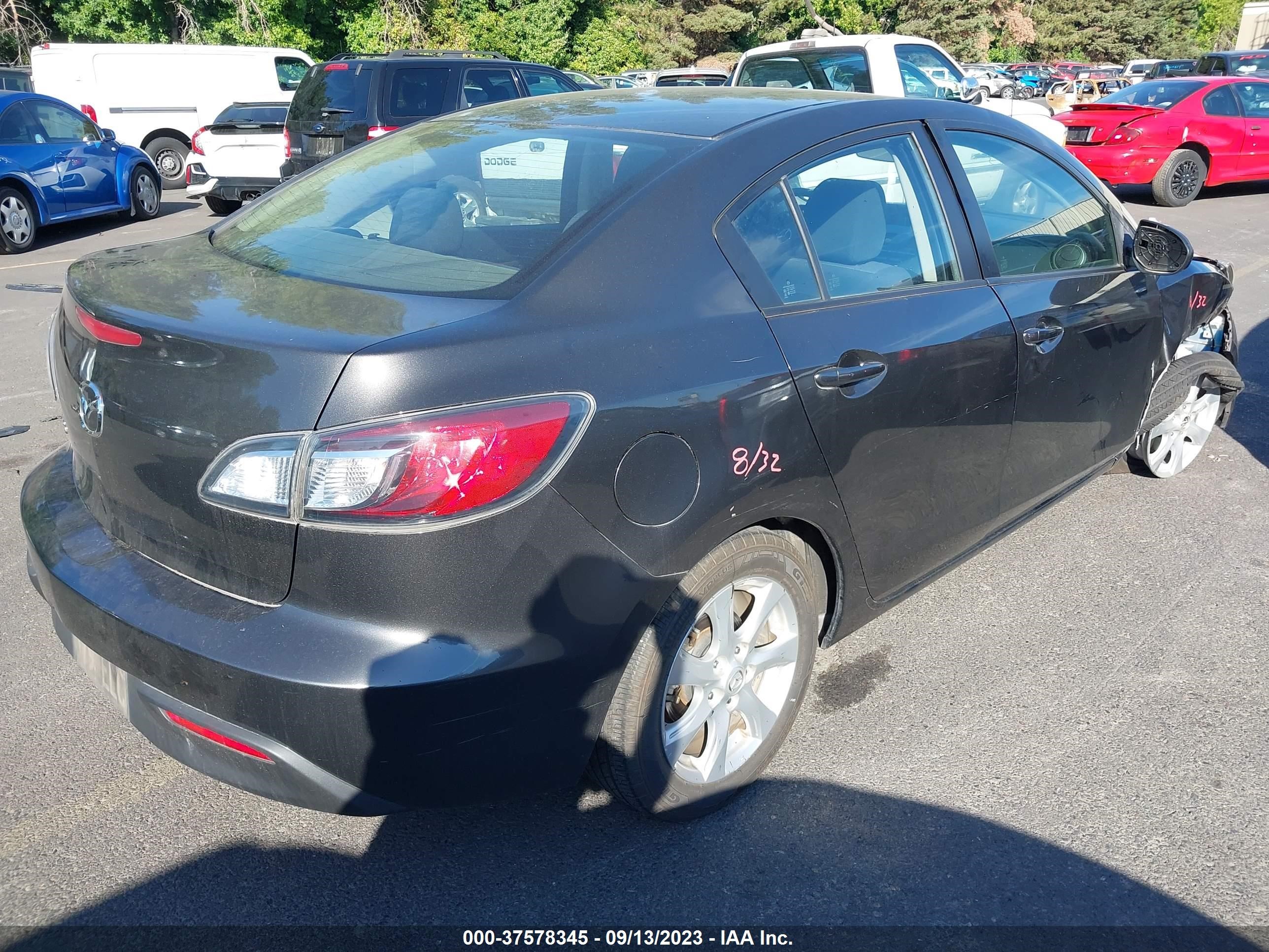 Photo 3 VIN: JM1BL1SG2A1133287 - MAZDA 3 