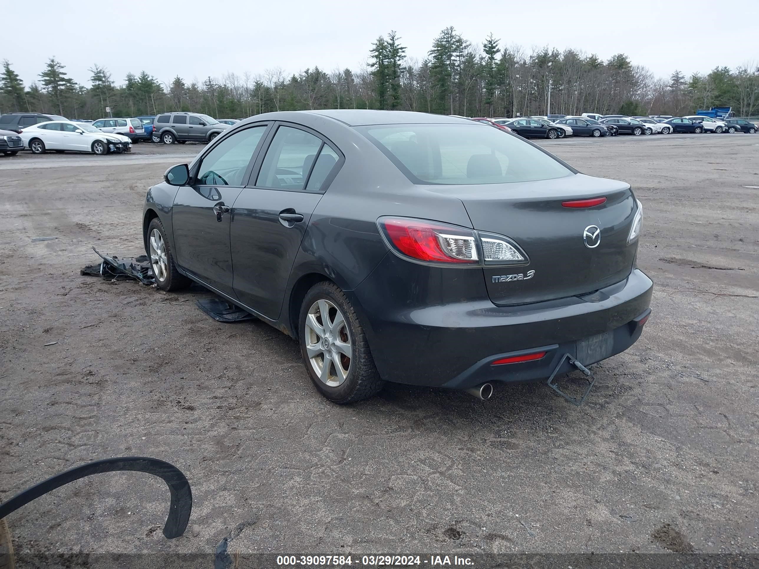 Photo 2 VIN: JM1BL1SG2A1302739 - MAZDA 3 