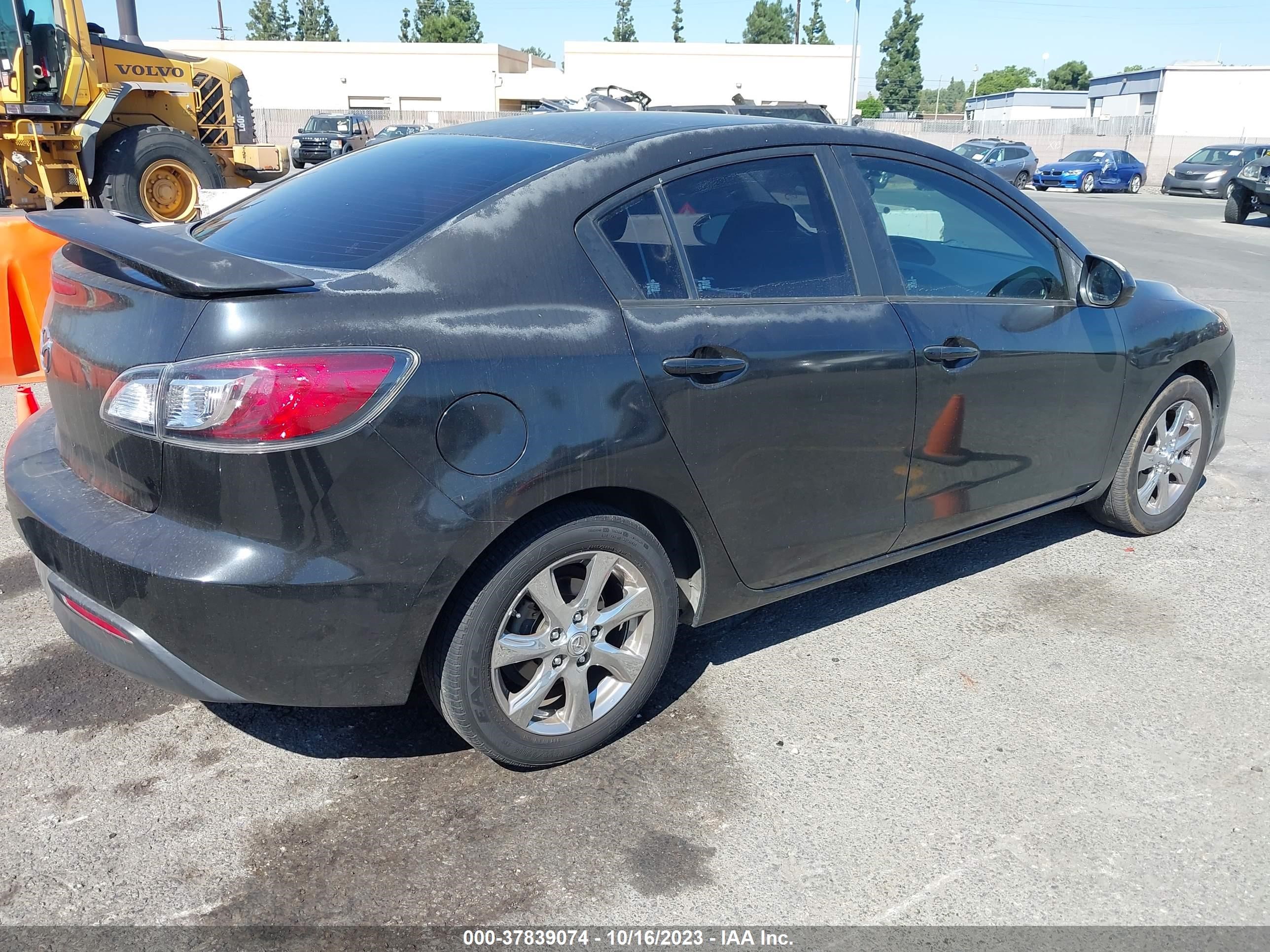 Photo 3 VIN: JM1BL1SG3A1109807 - MAZDA 3 