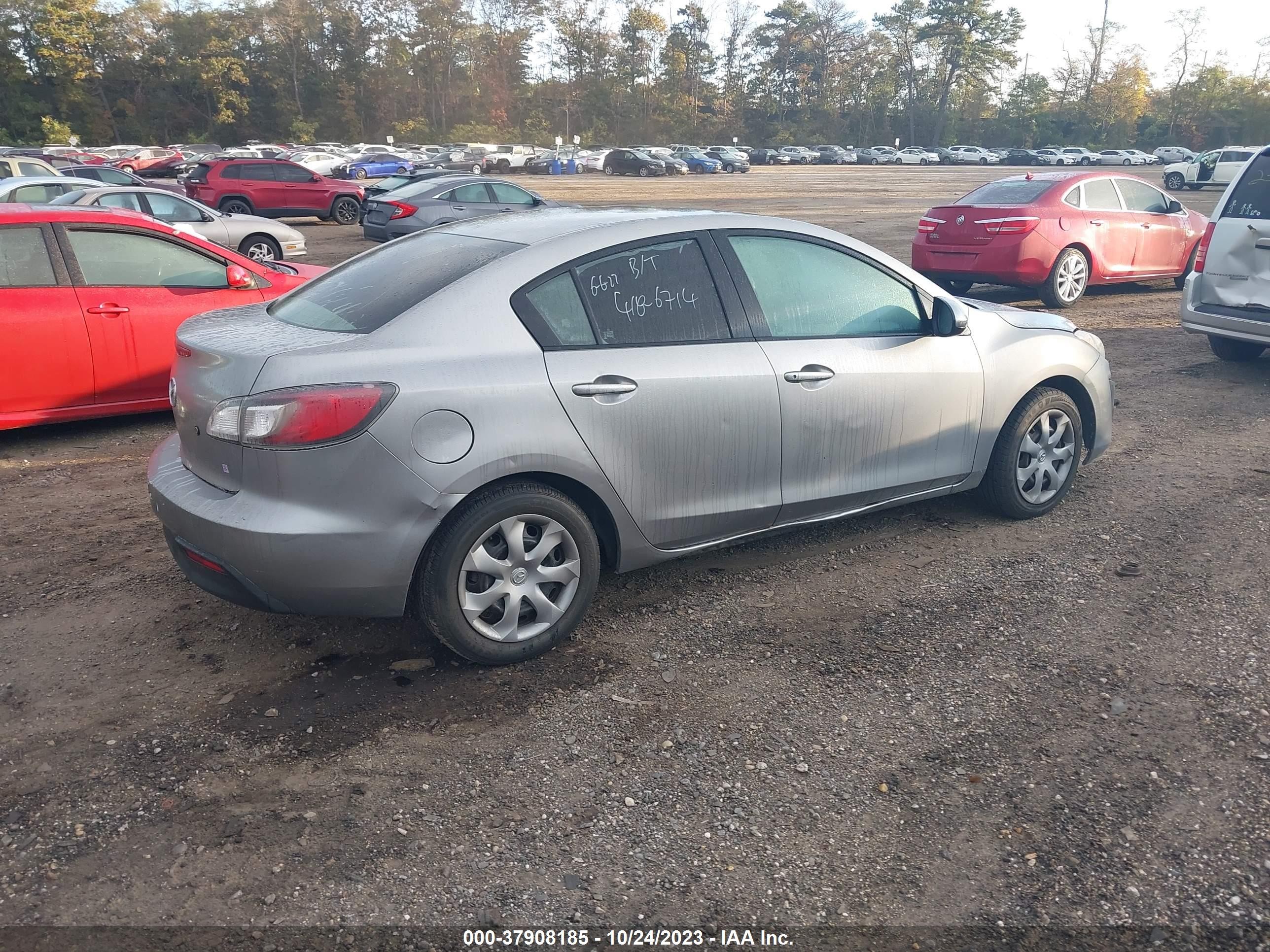 Photo 3 VIN: JM1BL1SG3A1268097 - MAZDA 3 