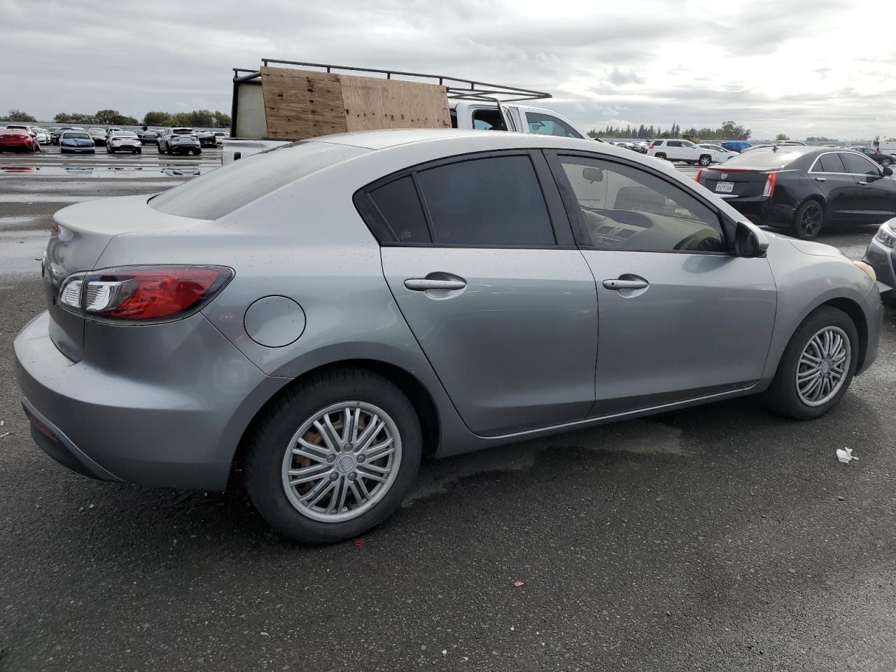 Photo 2 VIN: JM1BL1SG4A1317906 - MAZDA 3 