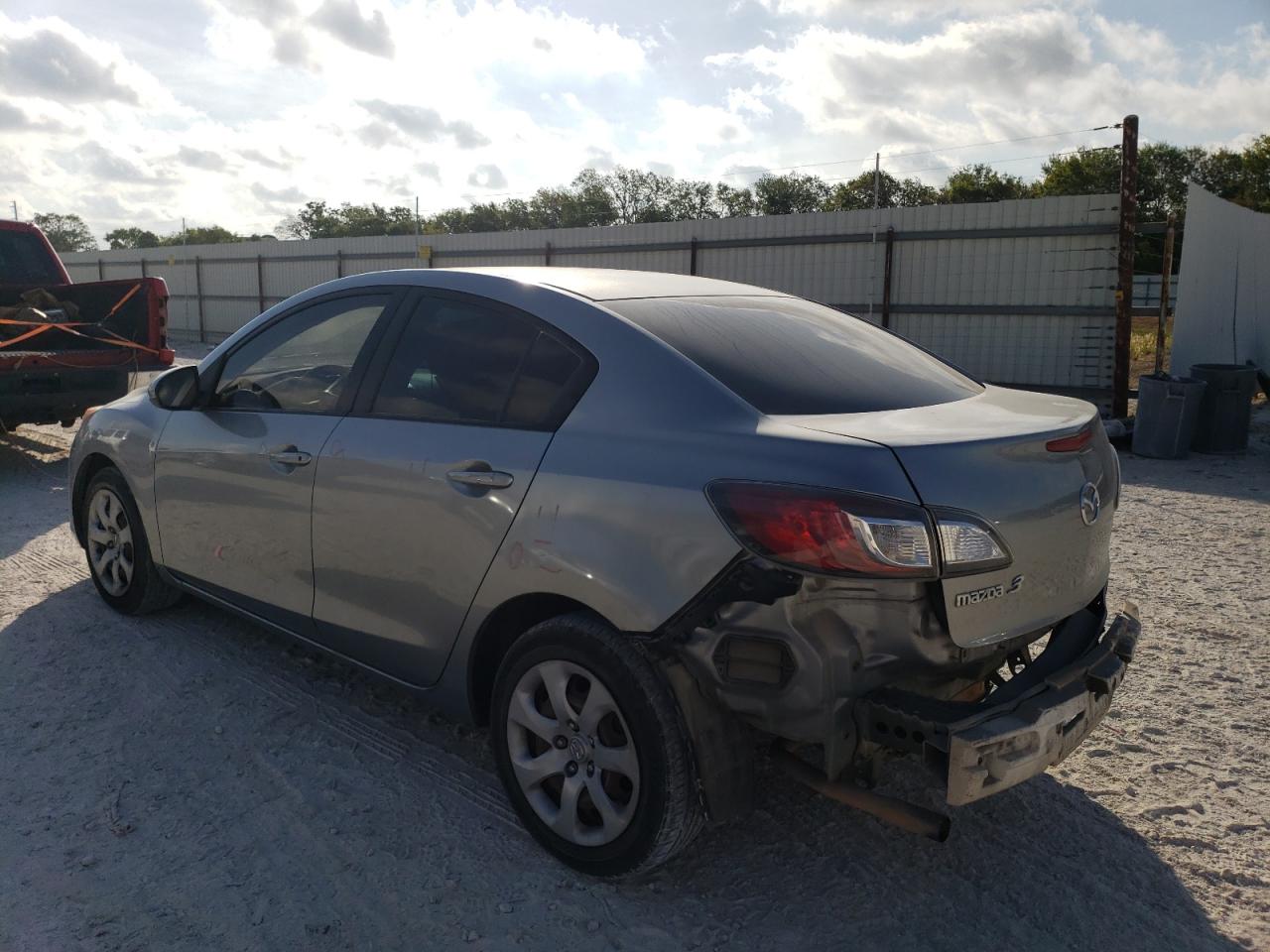 Photo 1 VIN: JM1BL1TF0D1844559 - MAZDA 3 