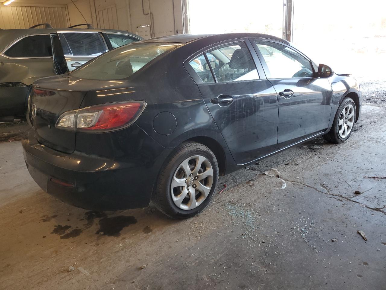 Photo 2 VIN: JM1BL1TF3D1850257 - MAZDA 3 