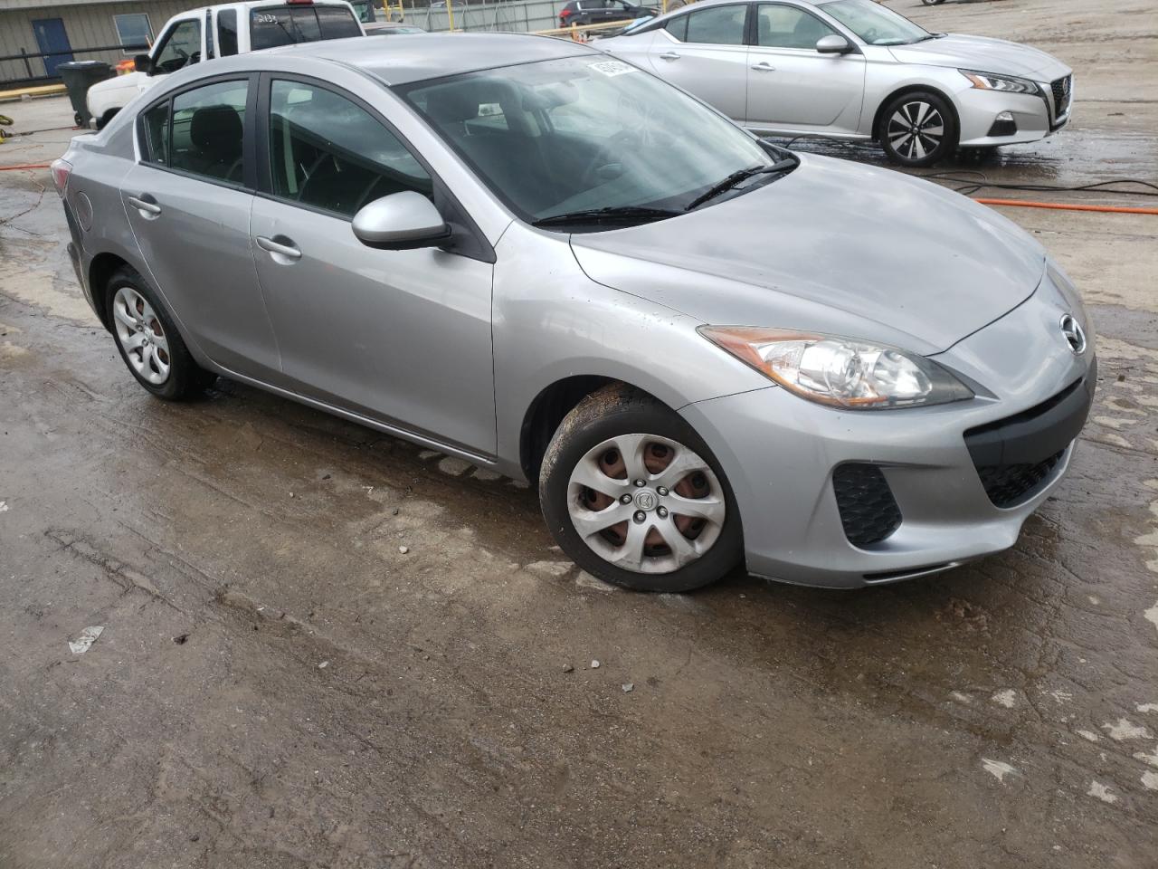 Photo 3 VIN: JM1BL1TFXD1733792 - MAZDA 3 