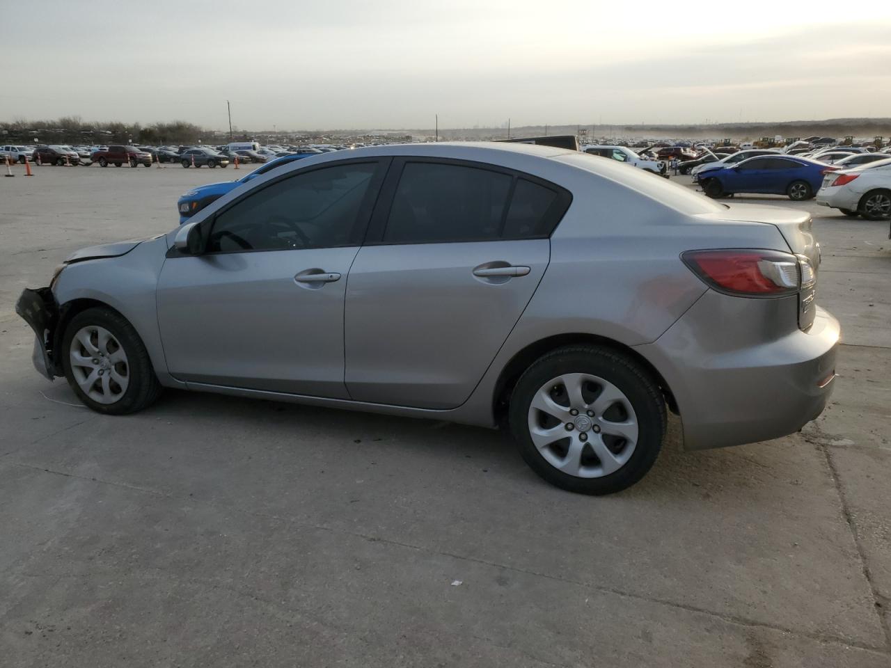 Photo 1 VIN: JM1BL1TFXD1845668 - MAZDA 3 