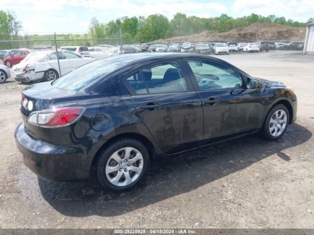 Photo 3 VIN: JM1BL1TG0D1815068 - MAZDA MAZDA3 