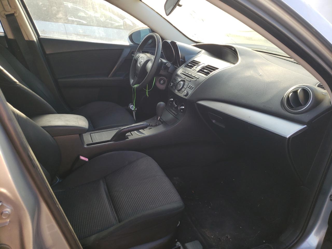 Photo 6 VIN: JM1BL1TG5D1745583 - MAZDA 3 