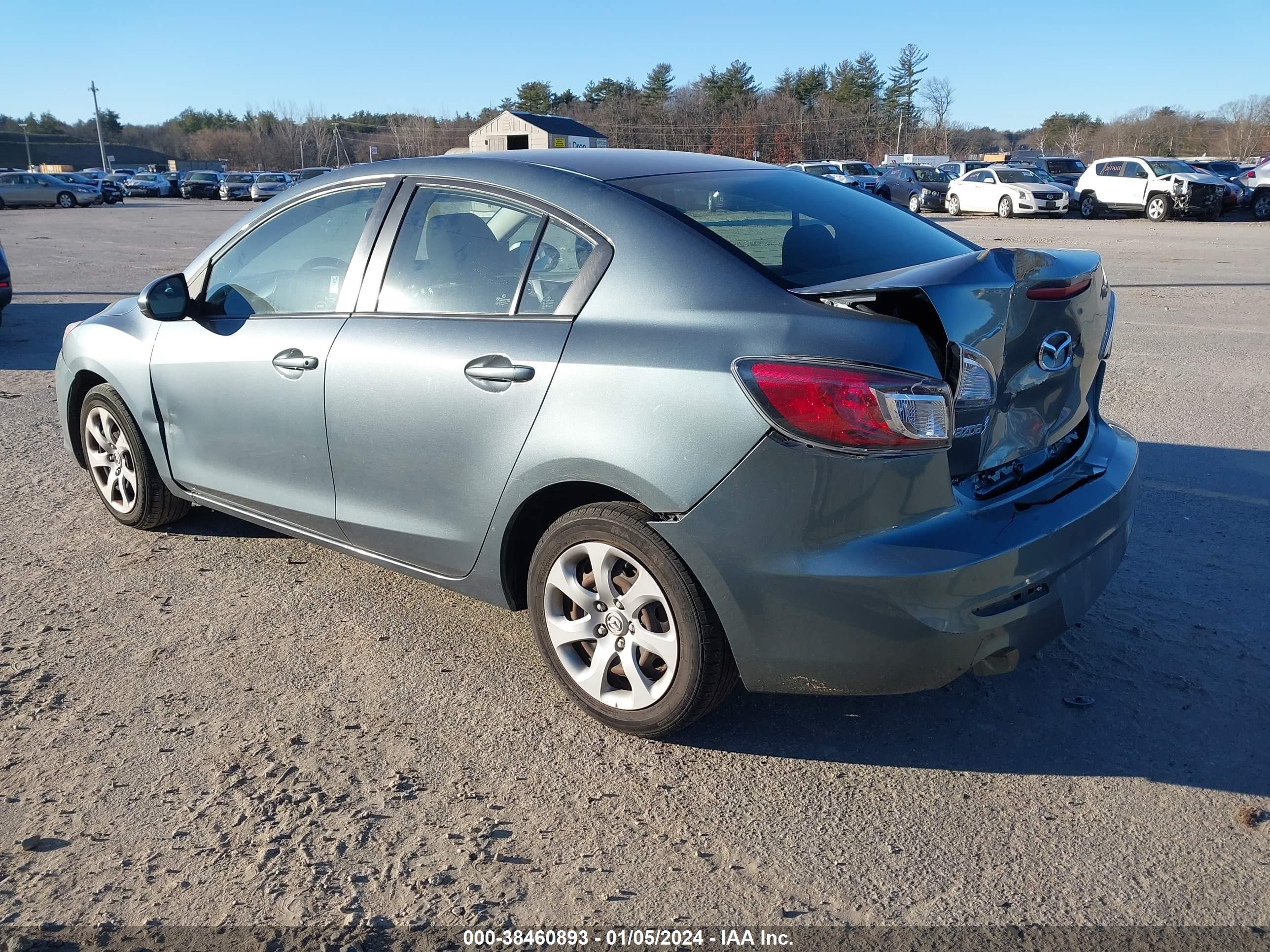 Photo 2 VIN: JM1BL1TG5D1795903 - MAZDA 3 