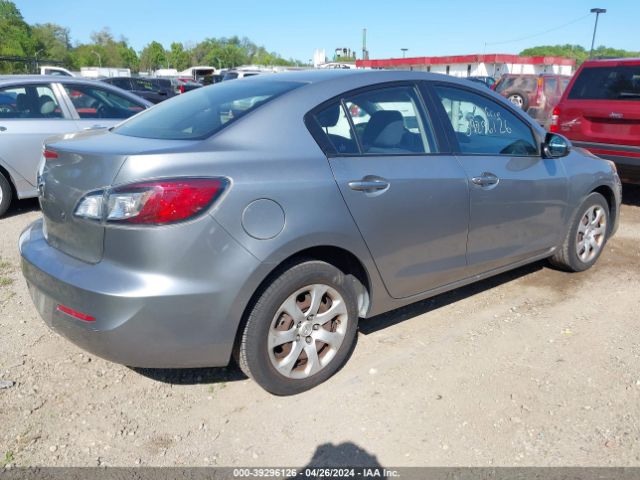 Photo 3 VIN: JM1BL1TG6D1749318 - MAZDA MAZDA3 