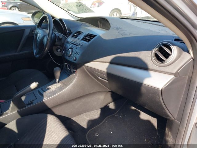 Photo 4 VIN: JM1BL1TG6D1749318 - MAZDA MAZDA3 