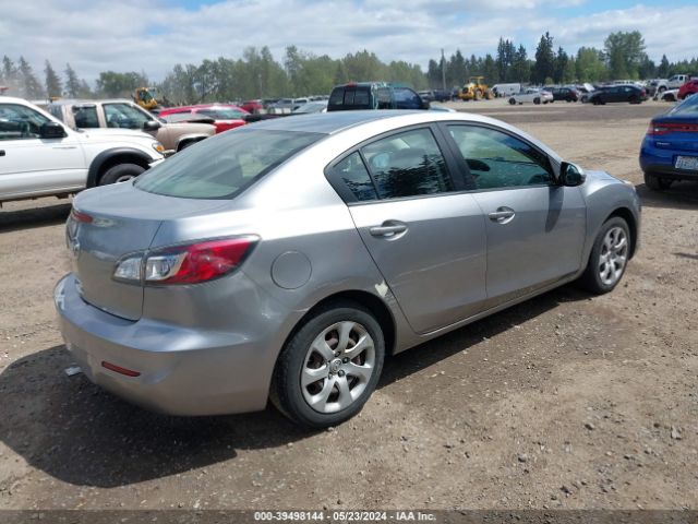 Photo 3 VIN: JM1BL1TG7D1763924 - MAZDA MAZDA3 