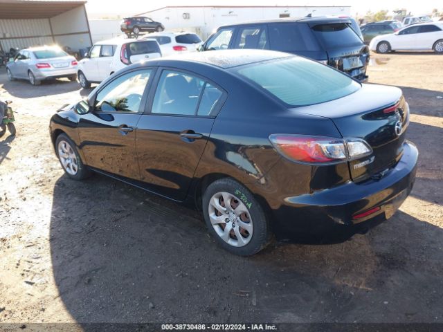 Photo 2 VIN: JM1BL1TG7D1797622 - MAZDA MAZDA3 