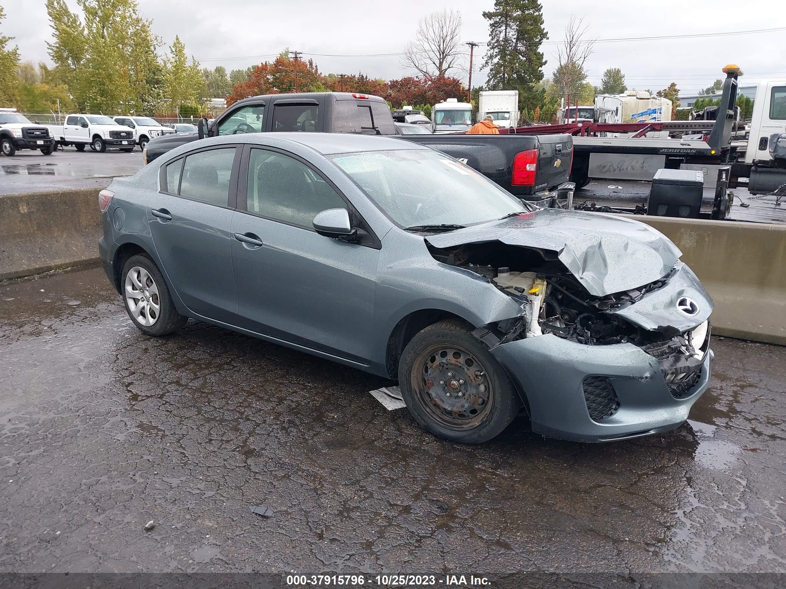 Photo 0 VIN: JM1BL1TG9D1753038 - MAZDA 3 