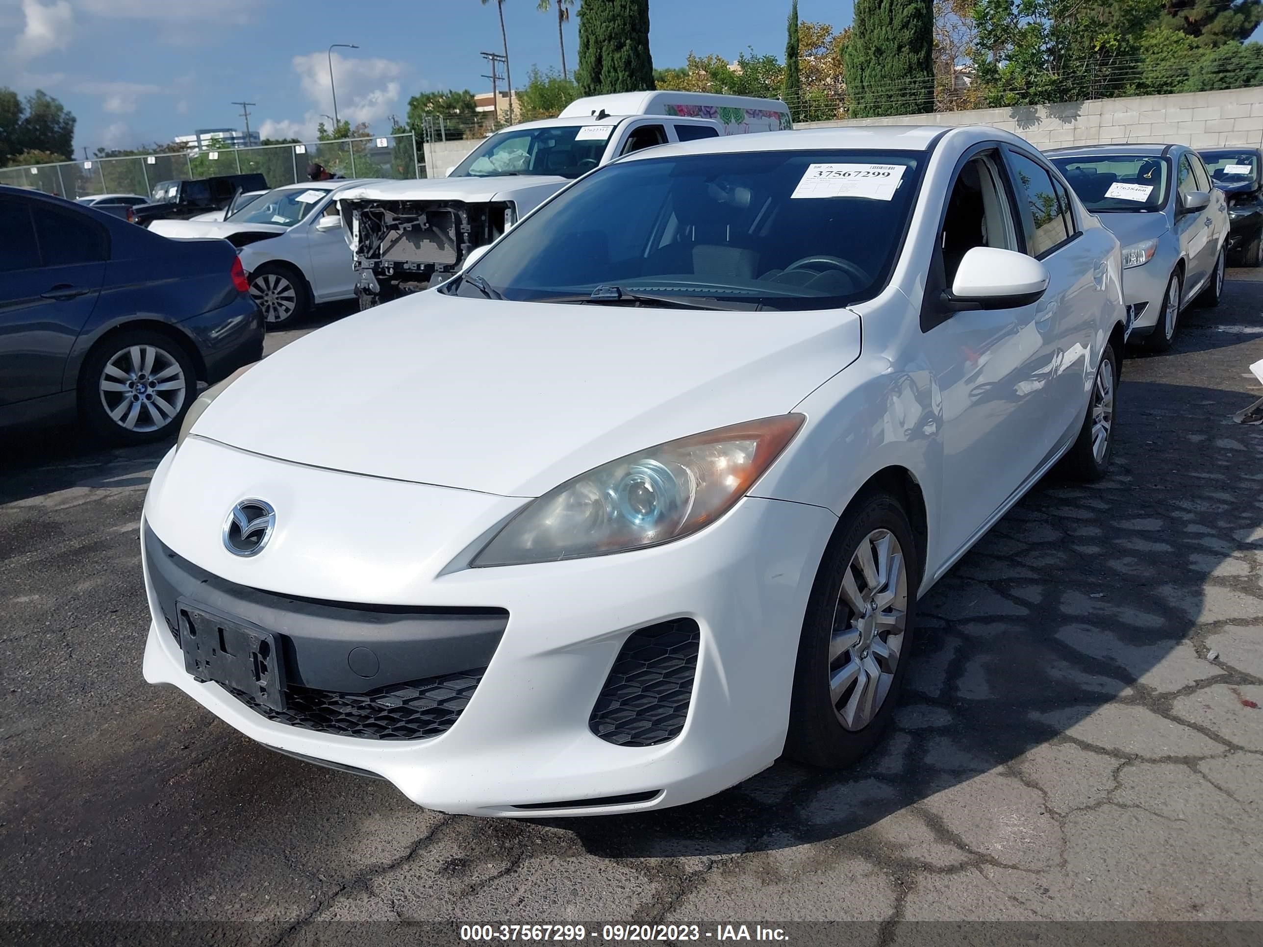 Photo 1 VIN: JM1BL1TGXD1760581 - MAZDA 3 