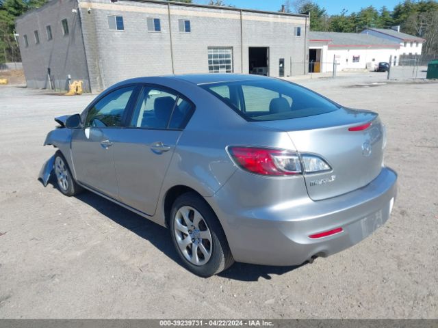 Photo 2 VIN: JM1BL1TGXD1836137 - MAZDA MAZDA3 