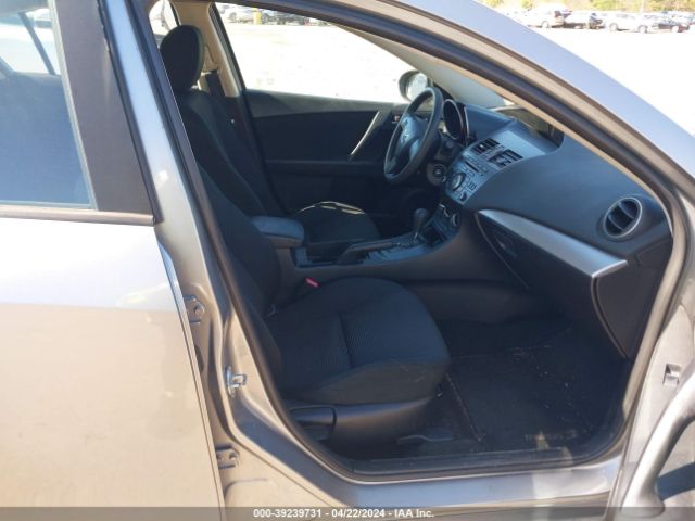 Photo 4 VIN: JM1BL1TGXD1836137 - MAZDA MAZDA3 