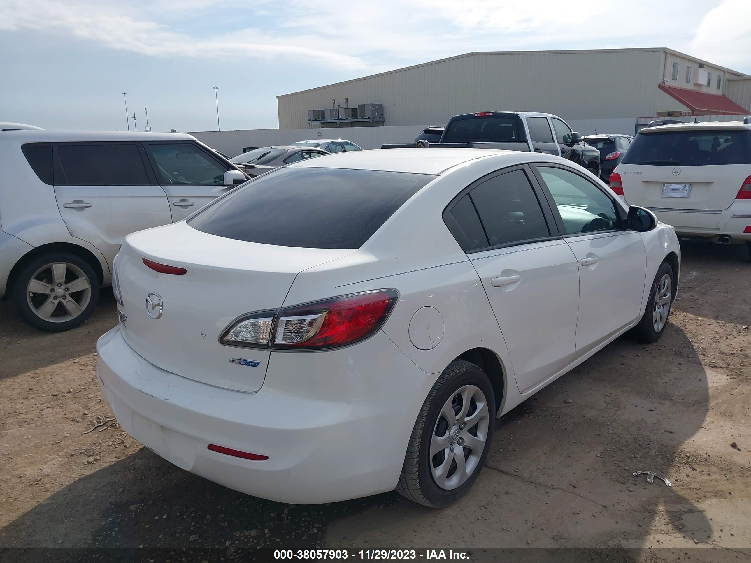 Photo 3 VIN: JM1BL1U71D1769345 - MAZDA 3 