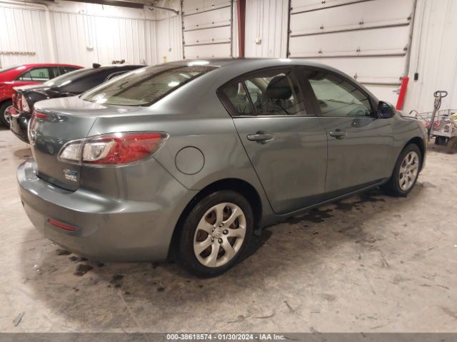 Photo 3 VIN: JM1BL1U72D1797929 - MAZDA MAZDA3 