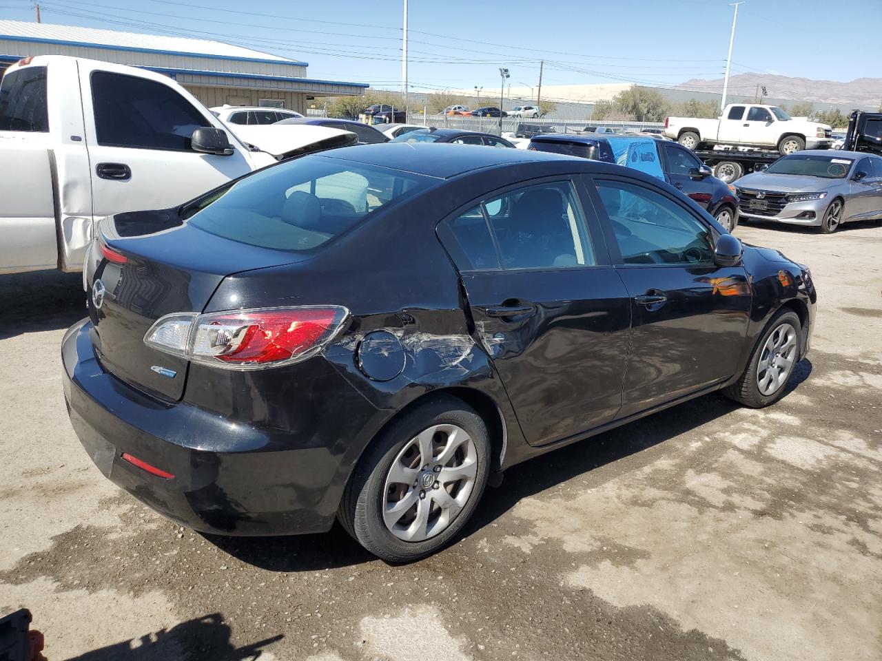 Photo 2 VIN: JM1BL1U76D1701719 - MAZDA 3 