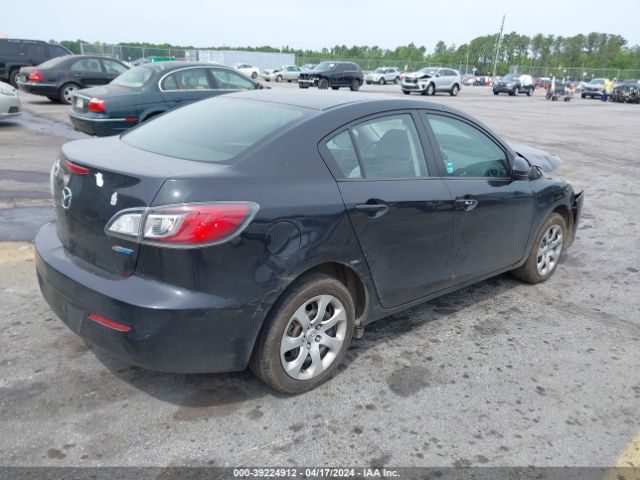 Photo 3 VIN: JM1BL1U7XD1777542 - MAZDA MAZDA3 