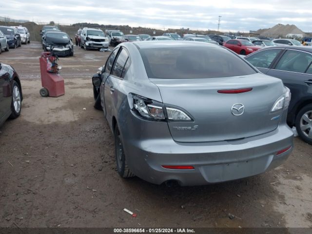 Photo 2 VIN: JM1BL1U7XD1791117 - MAZDA MAZDA3 