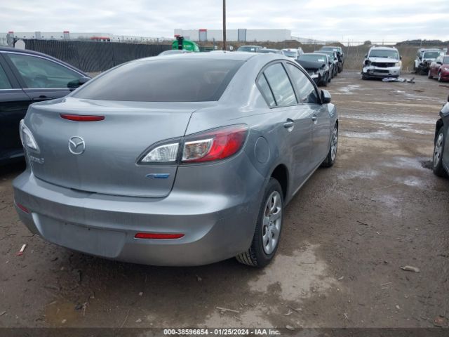 Photo 3 VIN: JM1BL1U7XD1791117 - MAZDA MAZDA3 