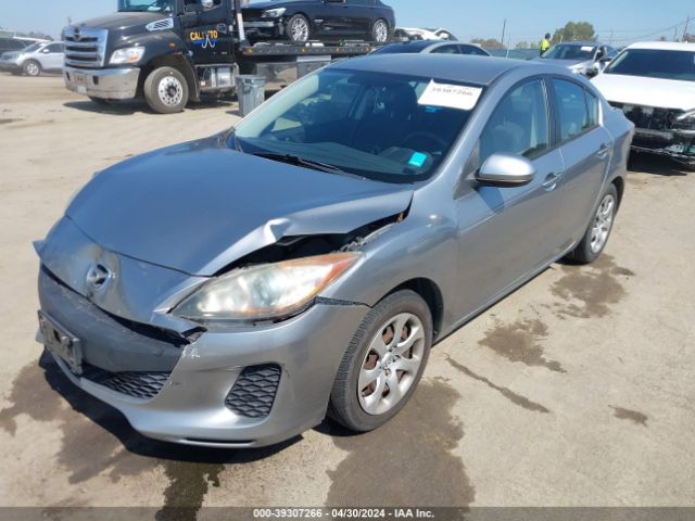 Photo 1 VIN: JM1BL1U87D1702404 - MAZDA MAZDA3 