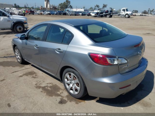 Photo 2 VIN: JM1BL1U87D1702404 - MAZDA MAZDA3 