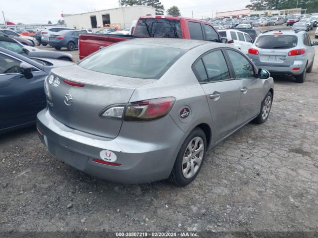 Photo 3 VIN: JM1BL1UF0C1562273 - MAZDA MAZDA3 