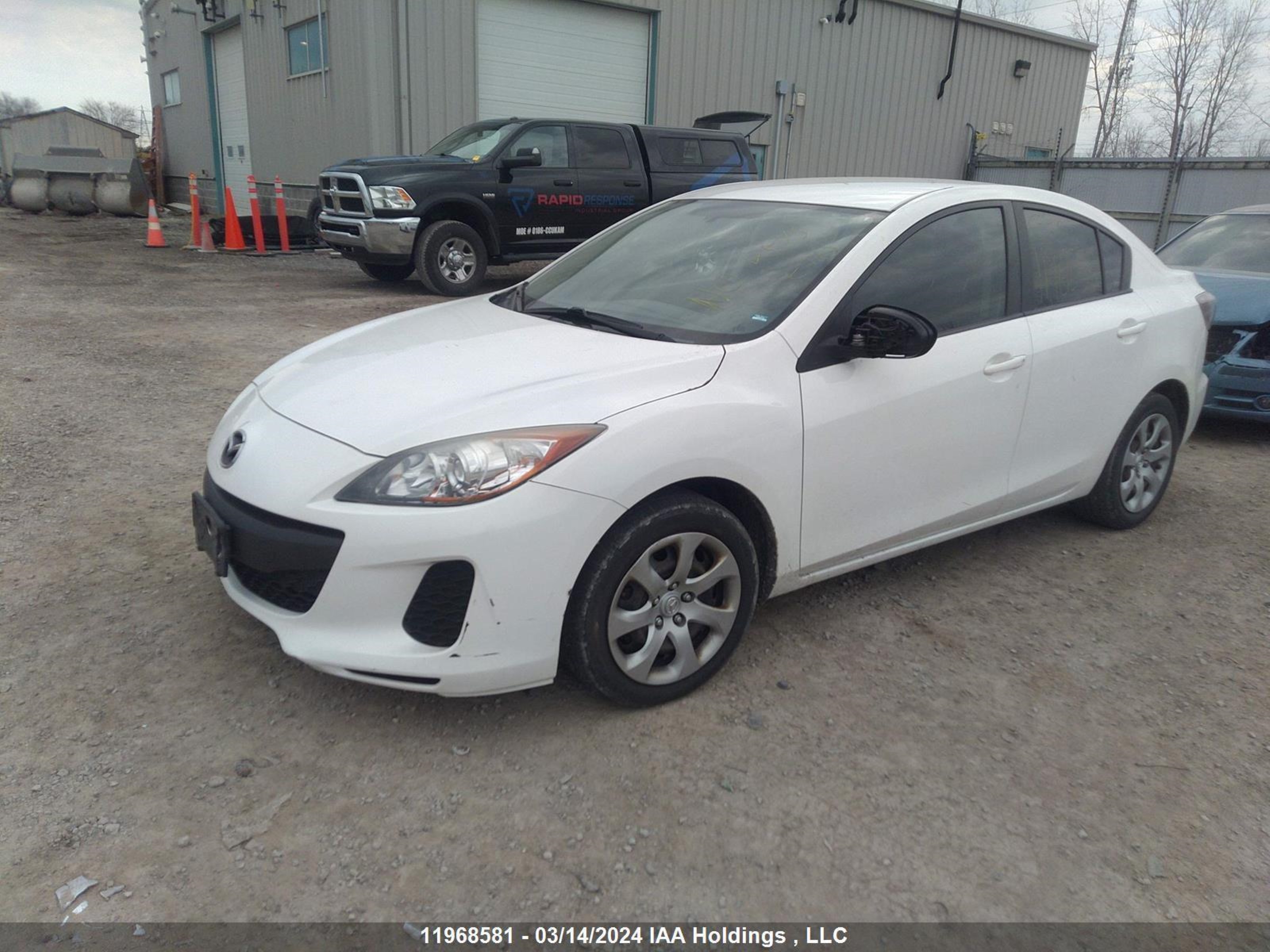 Photo 1 VIN: JM1BL1UF1D1841068 - MAZDA 3 