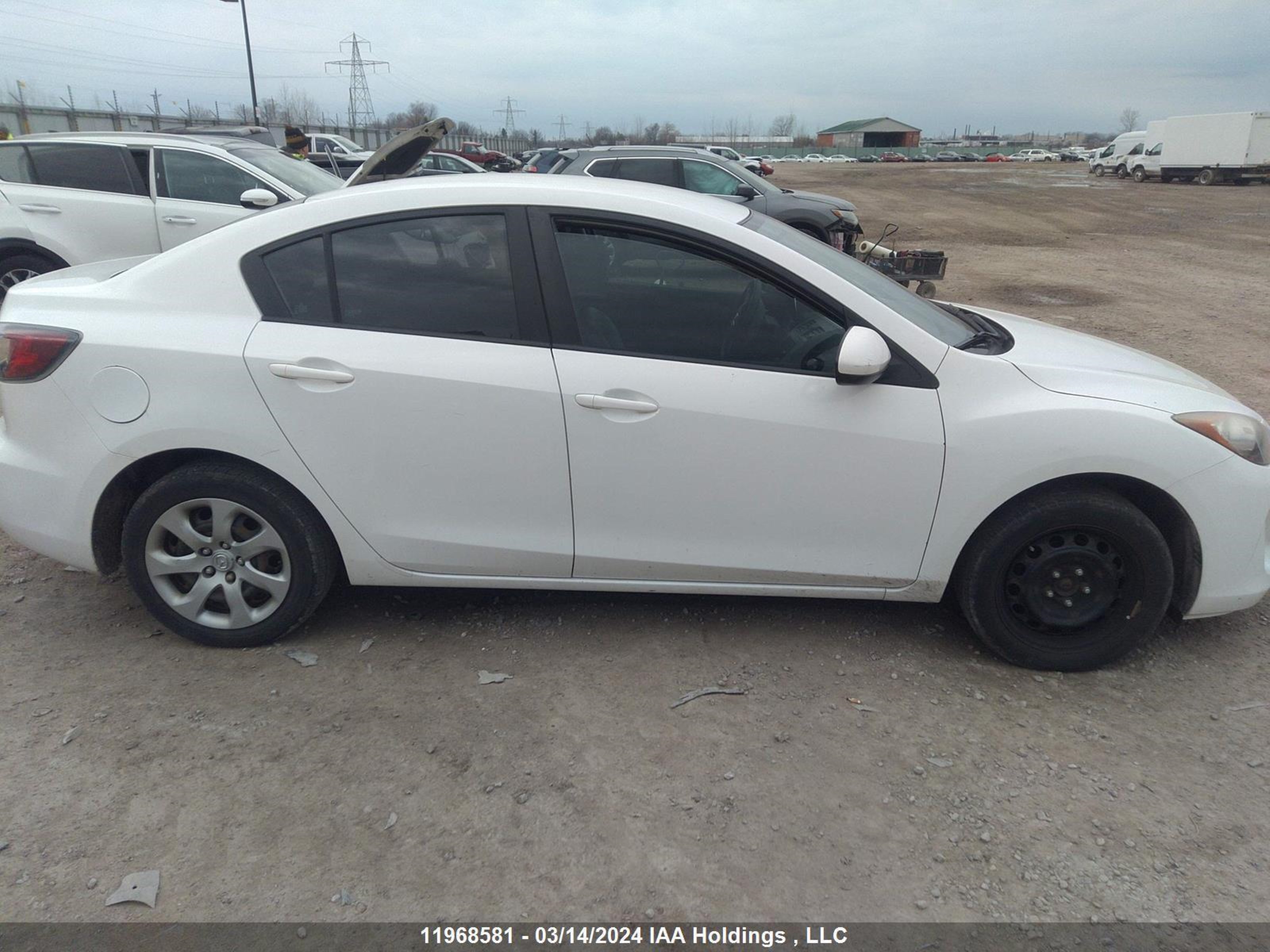 Photo 11 VIN: JM1BL1UF1D1841068 - MAZDA 3 