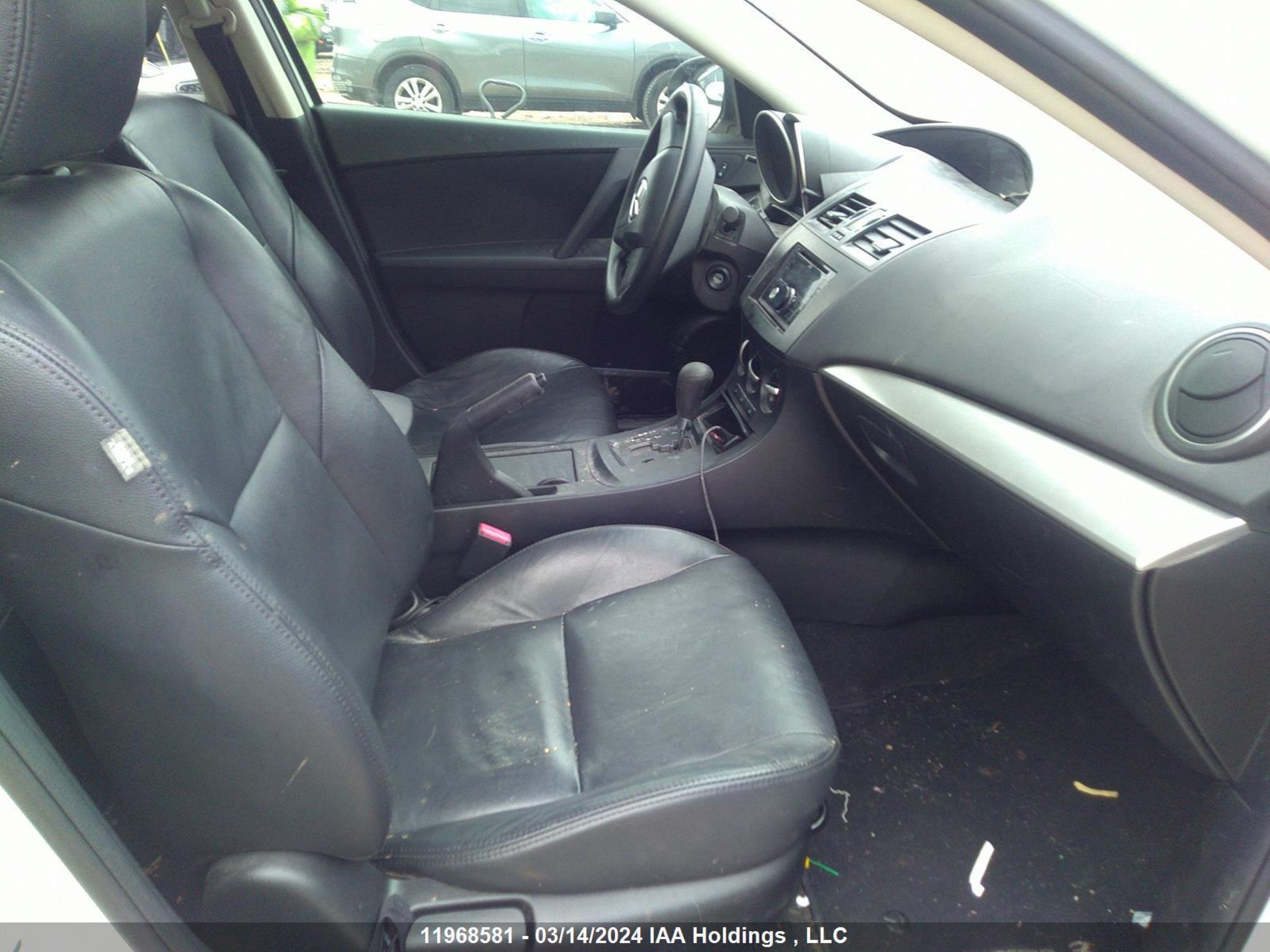 Photo 4 VIN: JM1BL1UF1D1841068 - MAZDA 3 