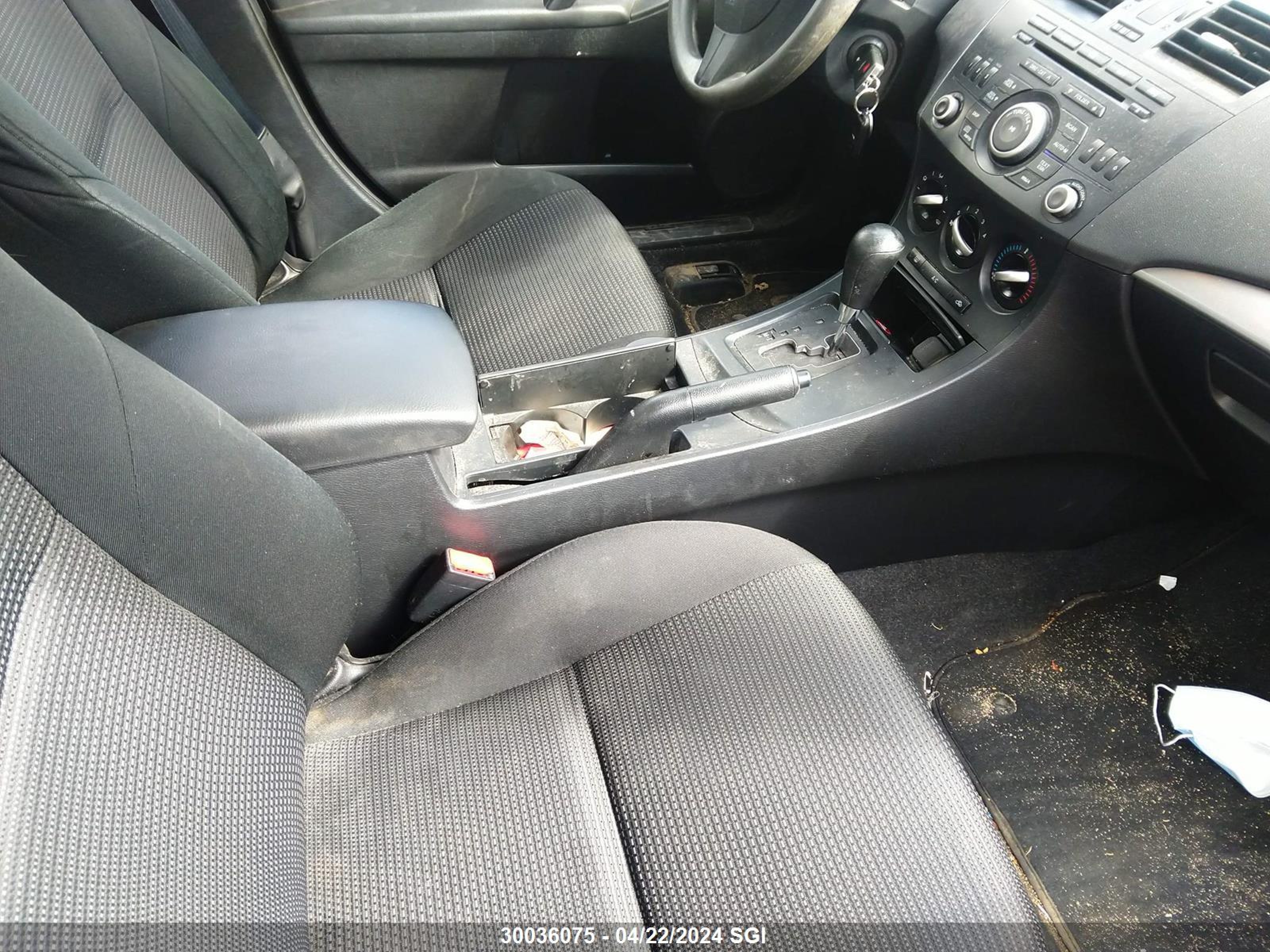 Photo 4 VIN: JM1BL1UF3D1824515 - MAZDA 3 