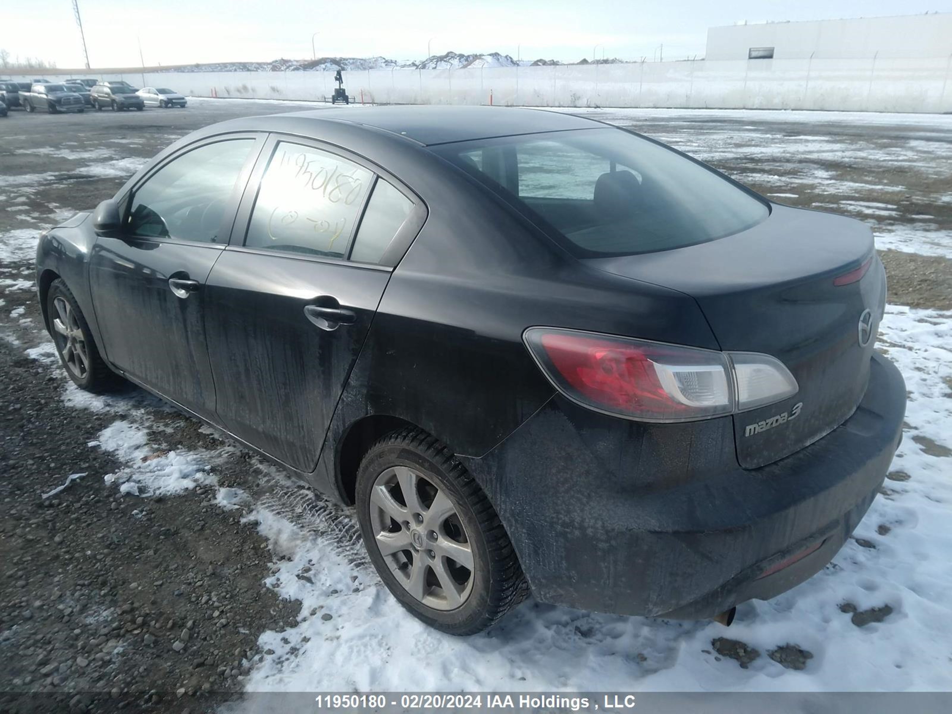 Photo 2 VIN: JM1BL1UF5B1399411 - MAZDA 3 