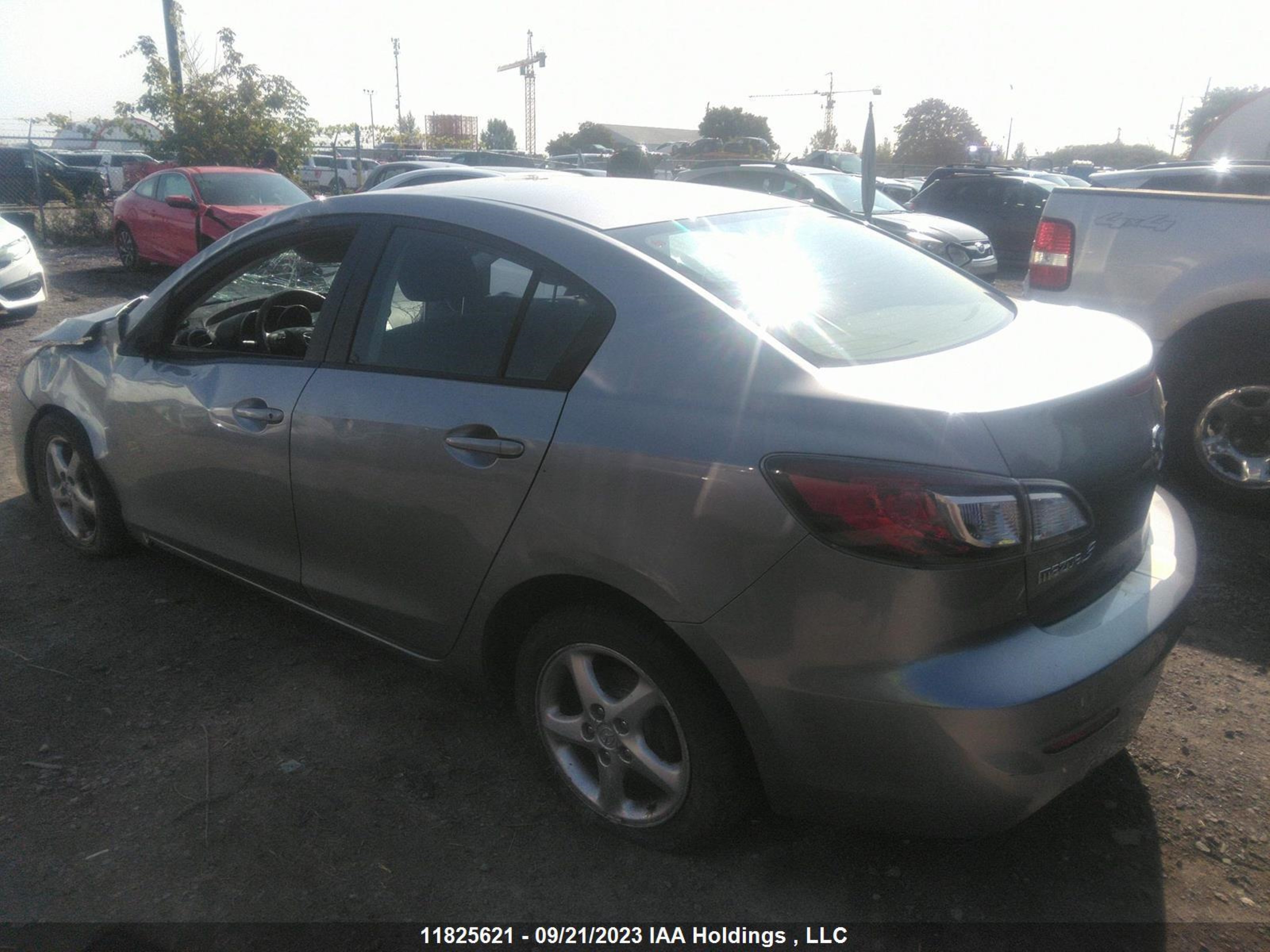 Photo 2 VIN: JM1BL1UF5C1656245 - MAZDA 3 