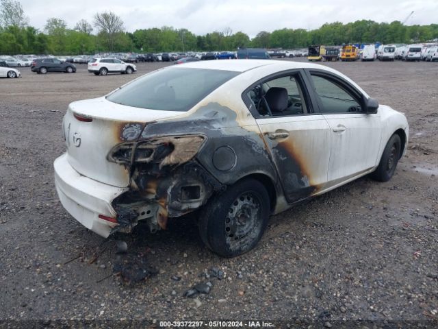 Photo 3 VIN: JM1BL1UF5C1683249 - MAZDA MAZDA3 