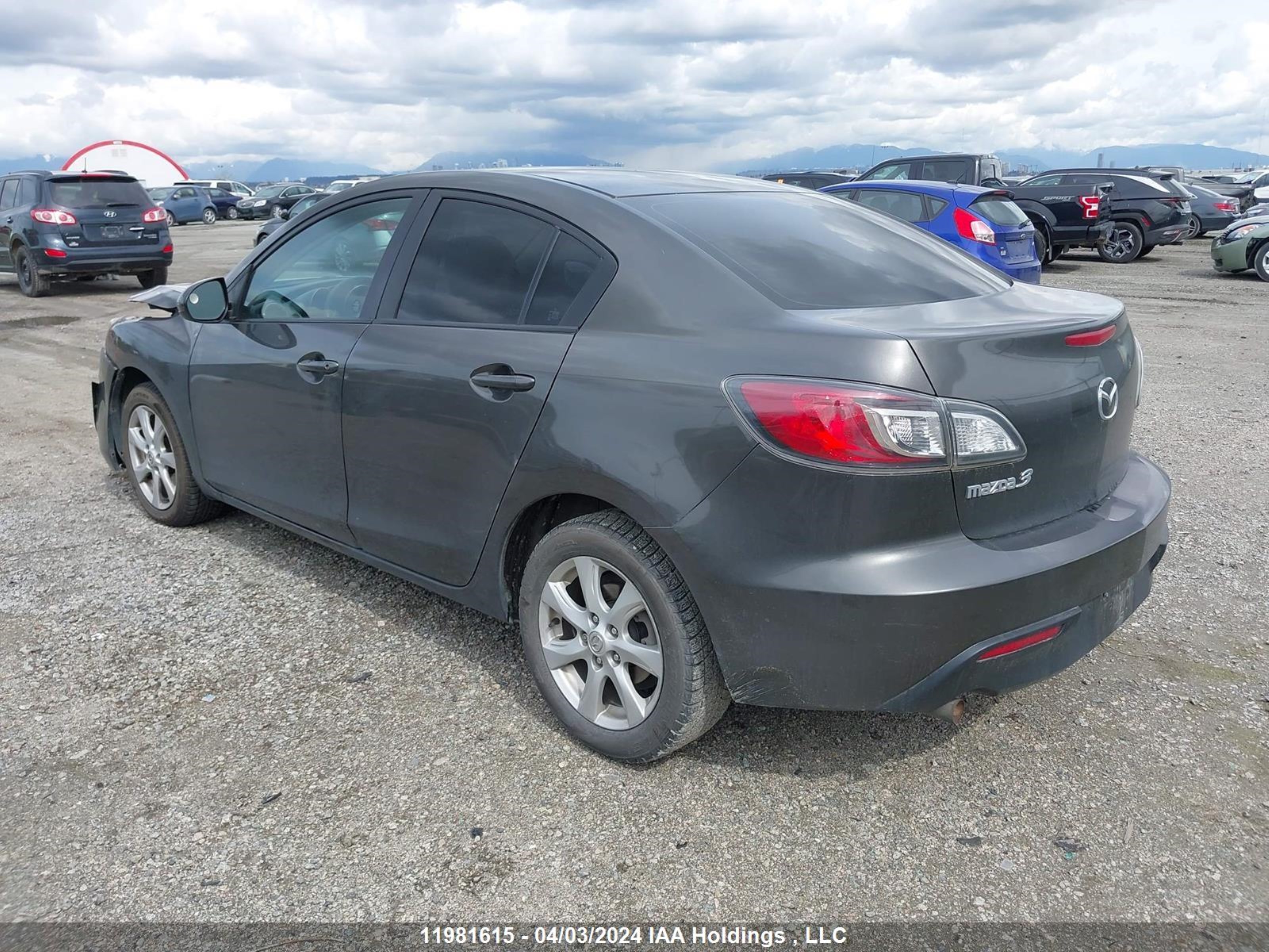 Photo 2 VIN: JM1BL1UF6B1371102 - MAZDA 3 