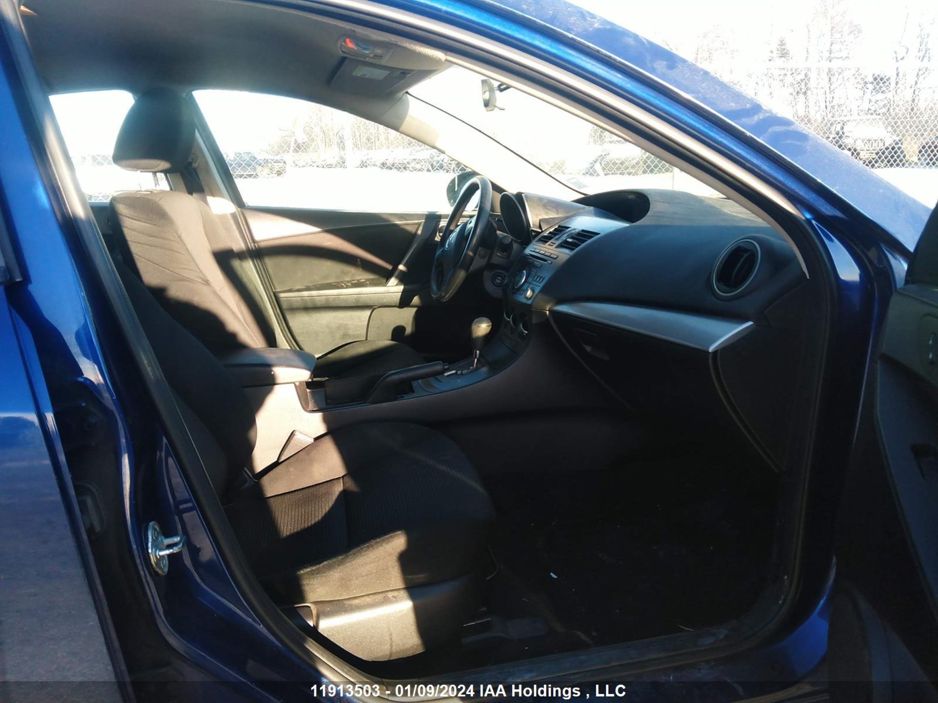 Photo 4 VIN: JM1BL1UF6C1511828 - MAZDA 3 