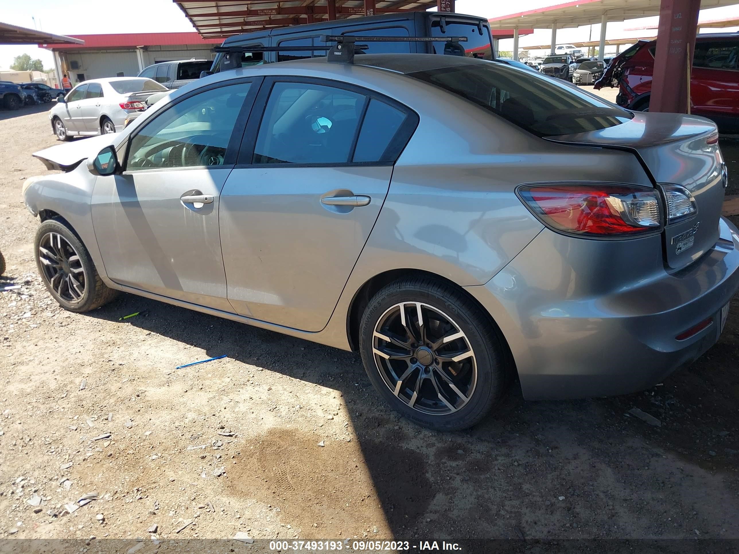 Photo 2 VIN: JM1BL1UF8C1522068 - MAZDA 3 