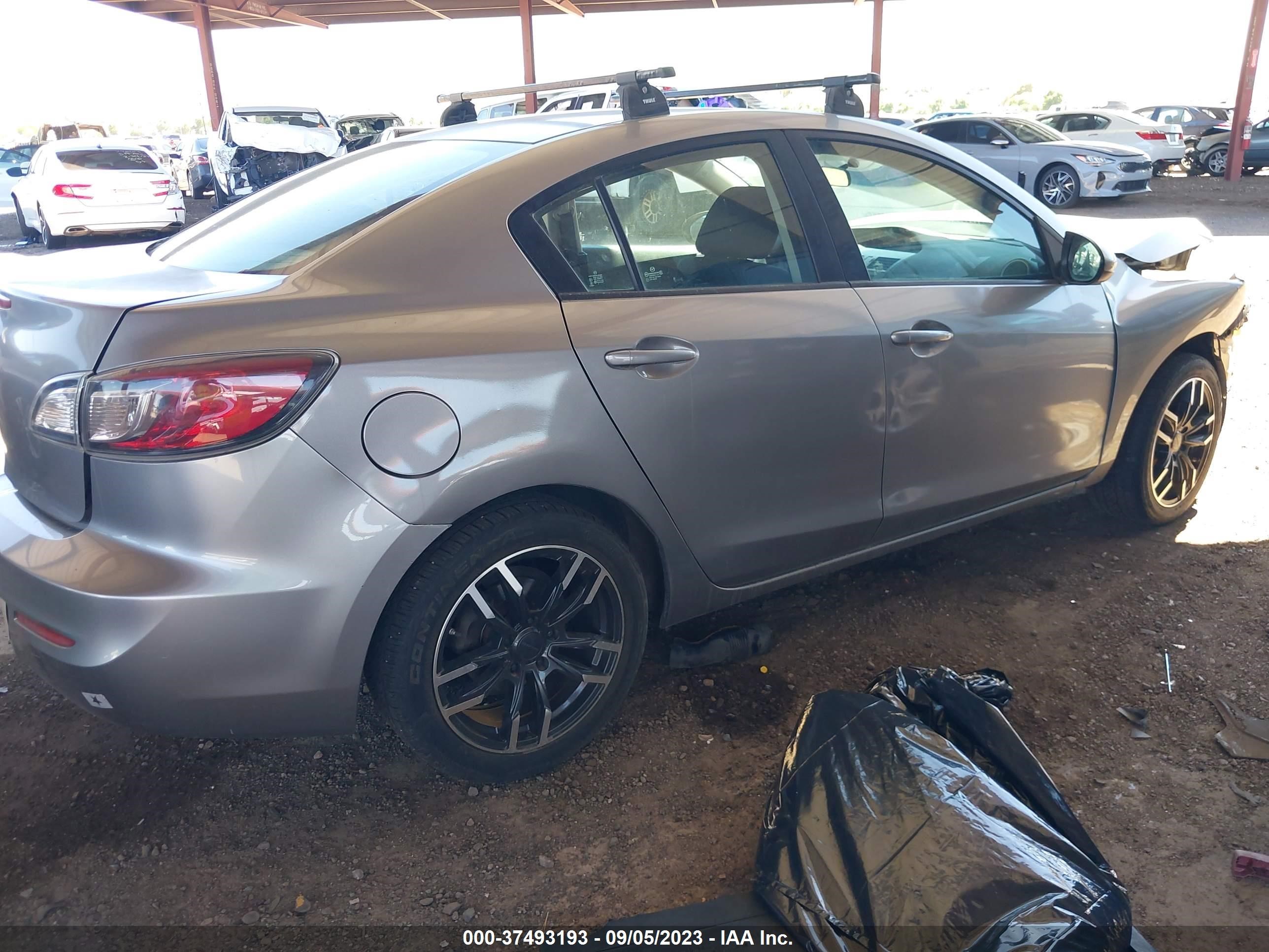 Photo 3 VIN: JM1BL1UF8C1522068 - MAZDA 3 